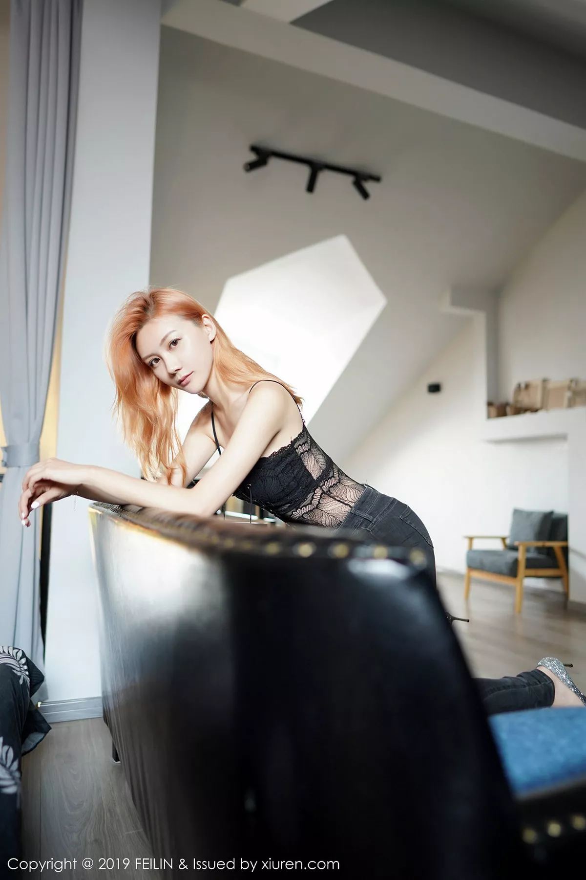 秀人集.com_[FeiLin嗲囡囡]Vol.212_嫩模爱丽儿私房性感黑色内衣配紧身牛仔裤秀完美身材写真40P