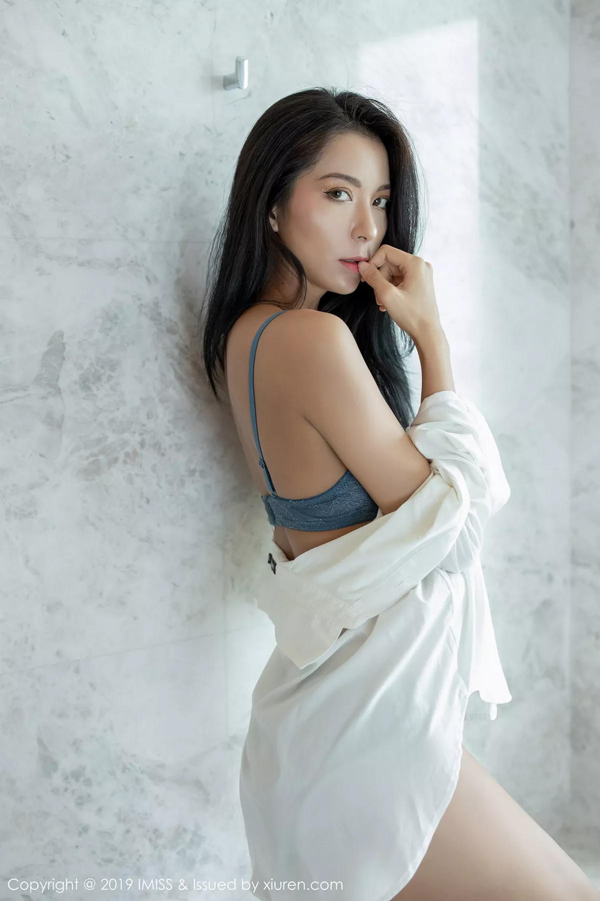 秀人集.com_[IMISS爱蜜社]Vol.386_嫩模Pretty私房白衬衣配超薄肉丝裤袜秀完美身材诱惑写真54P