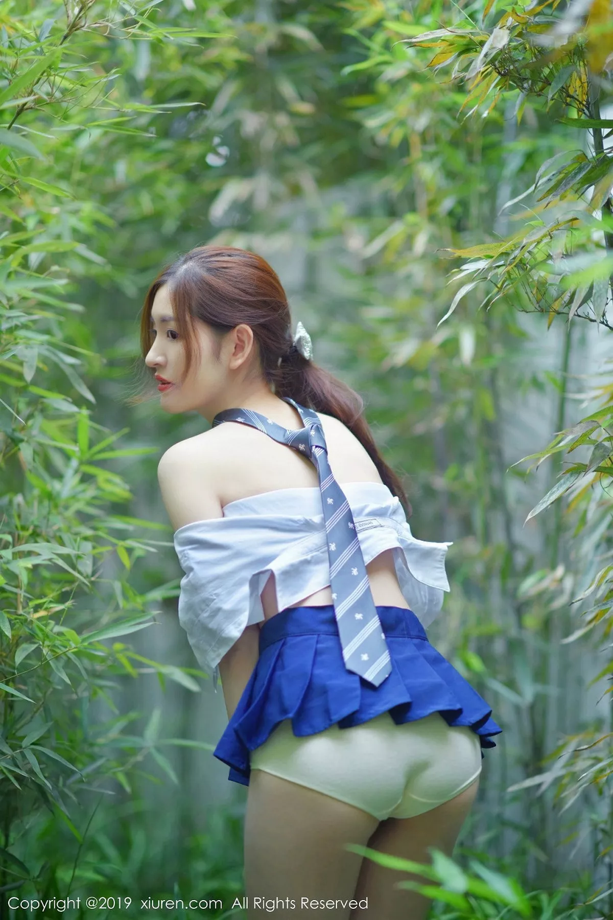 秀人集.com_[XiuRen秀人网]No.1733_嫩模沈梦瑶户外清爽学生装大胆半脱露白色蕾丝内衣诱惑写真60P