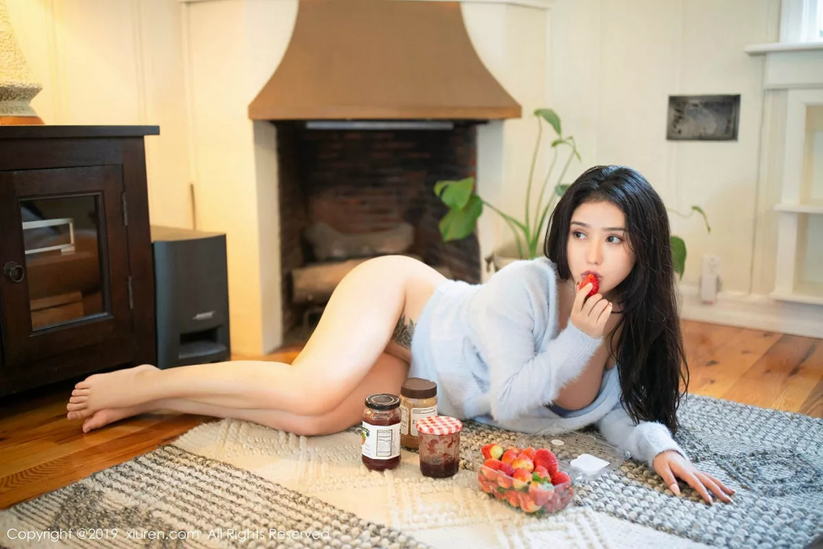 秀人集.com_[XiuRen秀人网]No.1788_女神Manuela玛鲁娜美国旅拍私房全裸上身柠檬遮点火辣诱惑写真49P