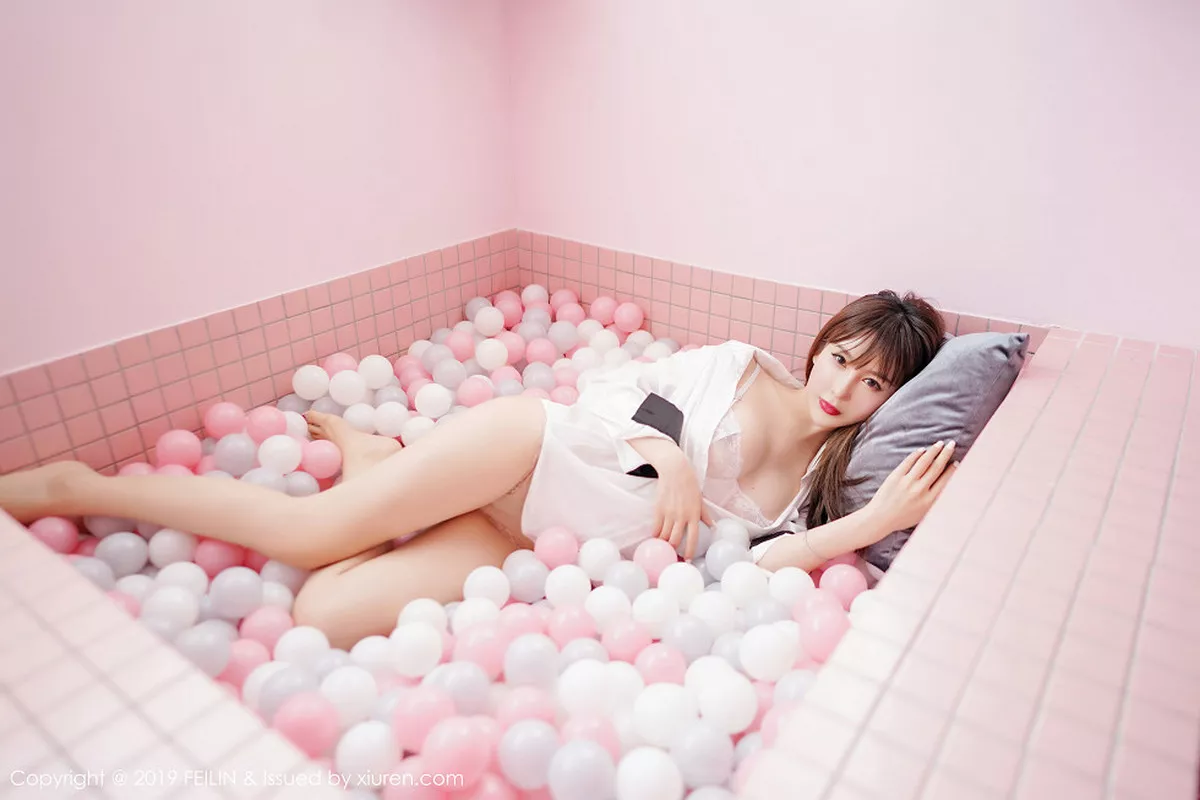 秀人集.com_[FeiLin嗲囡囡]Vol.214_嫩模程梓私房浴室里性感白衬衣秀白色内衣甜美迷人写真40P