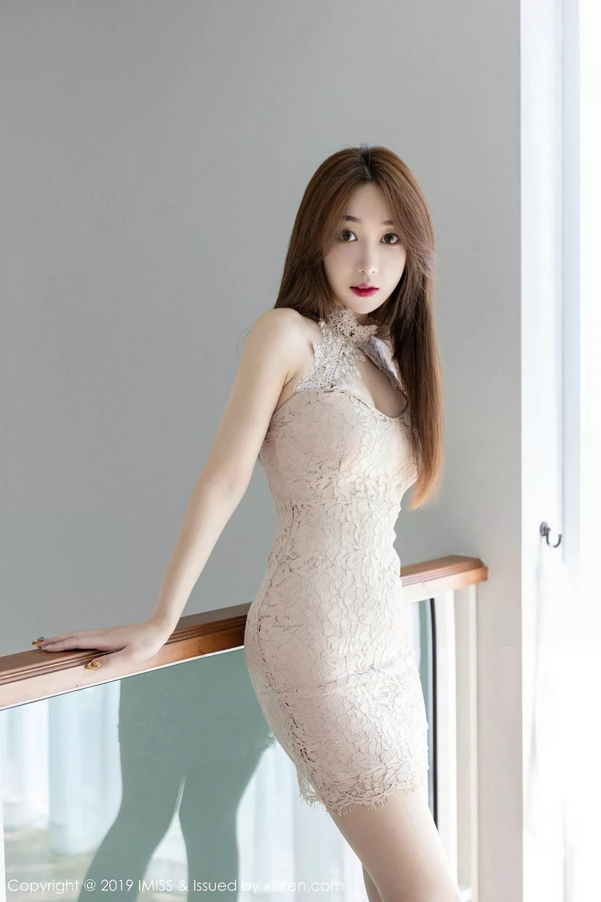 秀人集.com_[IMISS爱蜜社]Vol.399_嫩模小九月泰国清迈旅拍私房床上性感内衣秀美腿诱惑写真42P