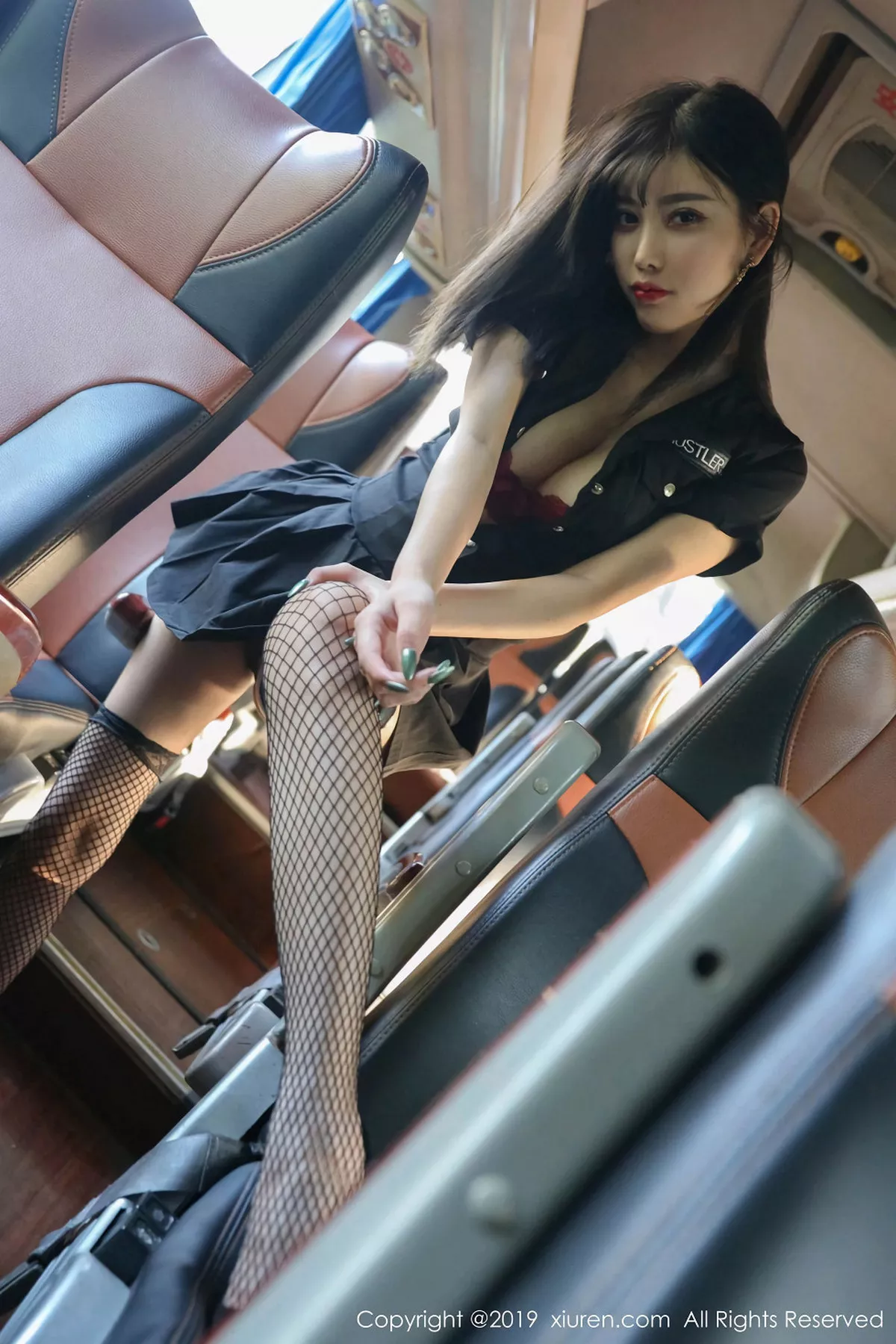 秀人集.com_[XiuRen秀人网]No.1771_女神杨晨晨sugar大巴车特辑酒红色内衣配黑丝网袜诱惑写真56P