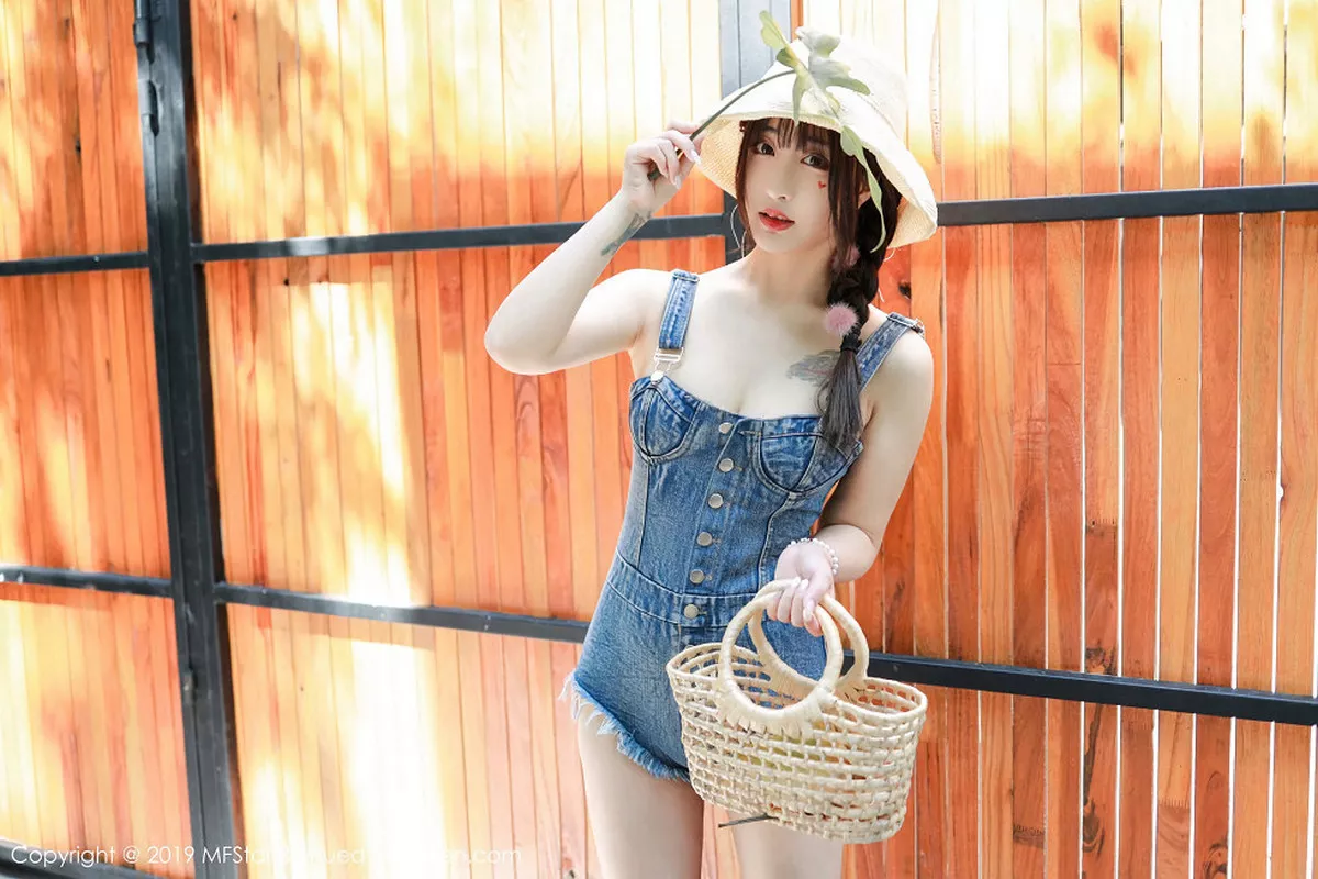 秀人集.com_[MFStar模范学院]Vol.228_嫩模Betty林子欣日本旅拍牛仔连体衣真空露豪乳诱惑写真57P