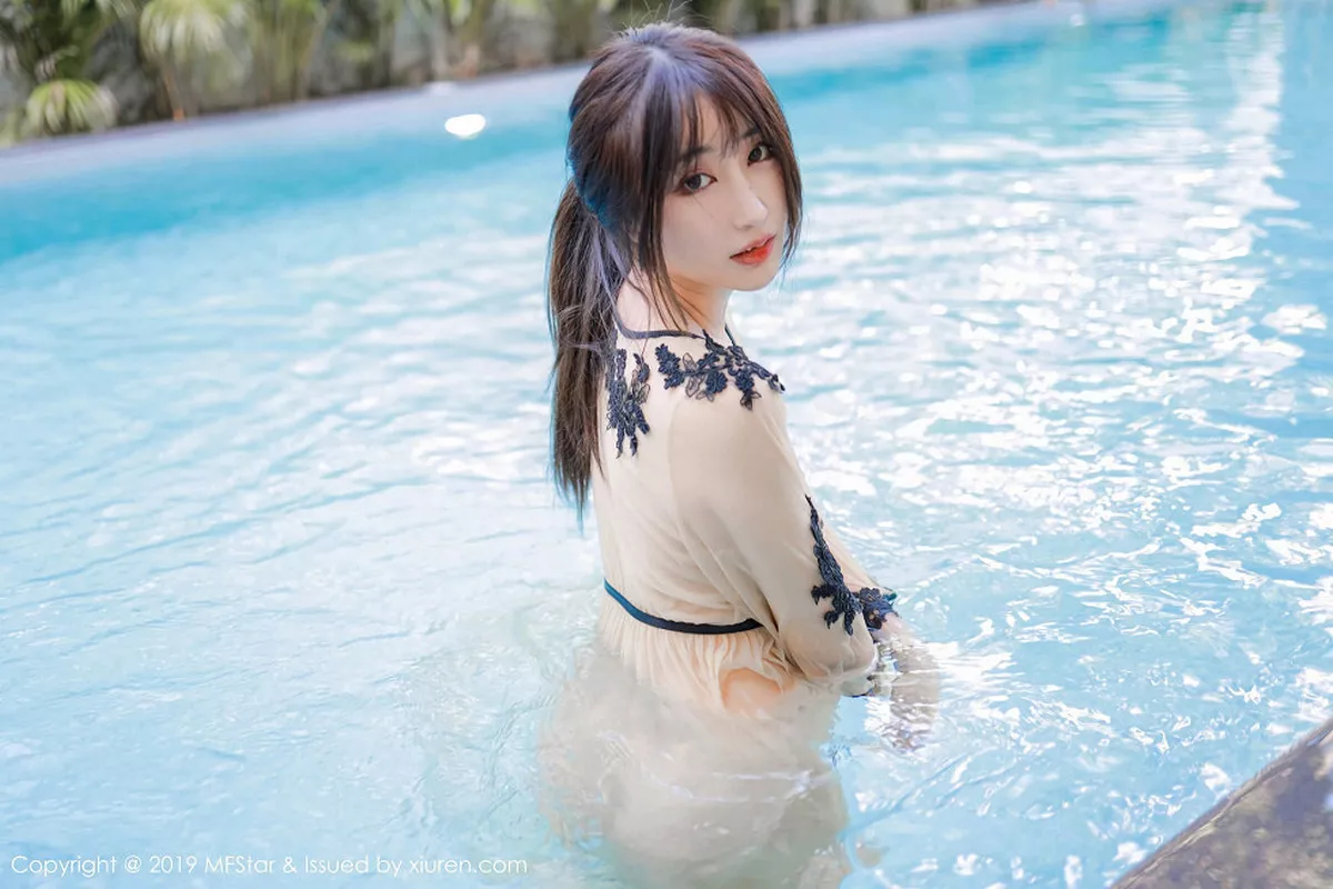 秀人集.com_[MFStar模范学院]Vol.230_嫩模Betty林子欣泰国清迈旅拍泳池出浴美人湿身诱惑写真62P