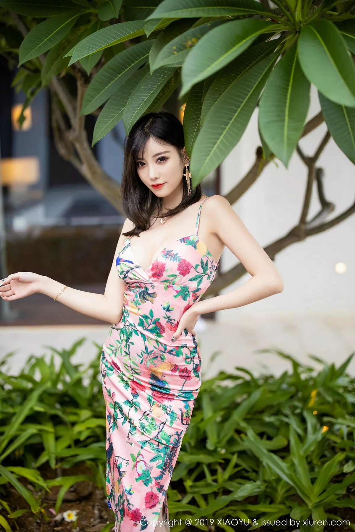 秀人集.com_[XiaoYu画语界]Vol.194_女神杨晨晨sugar心愿旅拍华丽吊裙+性感比基尼完美诱惑写真70P