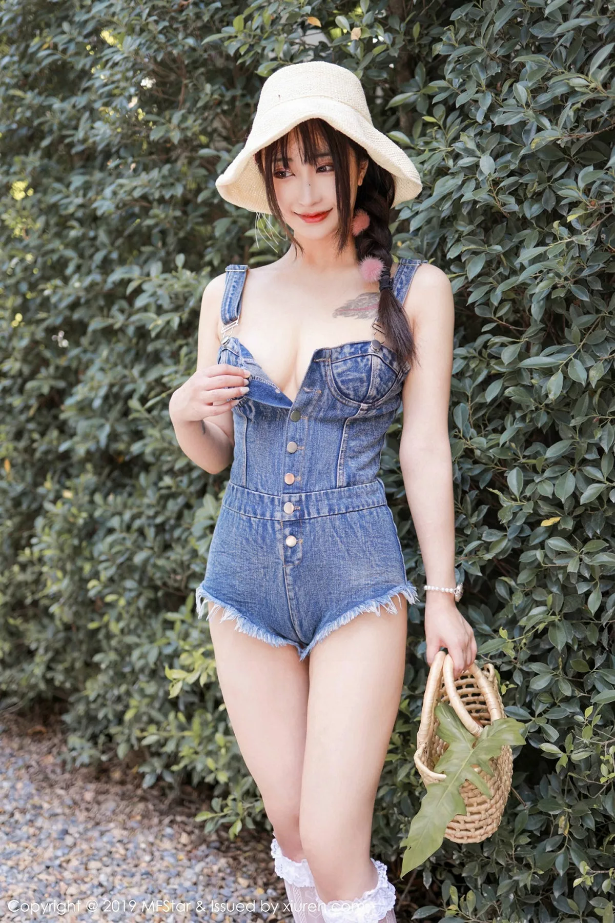 秀人集.com_[MFStar模范学院]Vol.228_嫩模Betty林子欣日本旅拍牛仔连体衣真空露豪乳诱惑写真57P