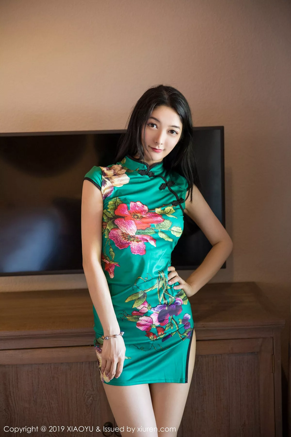 秀人集.com_[XiaoYu画语界]Vol.193_女神Angela小热巴私房古韵旗袍配无内肉丝秀翘臀诱惑写真57P