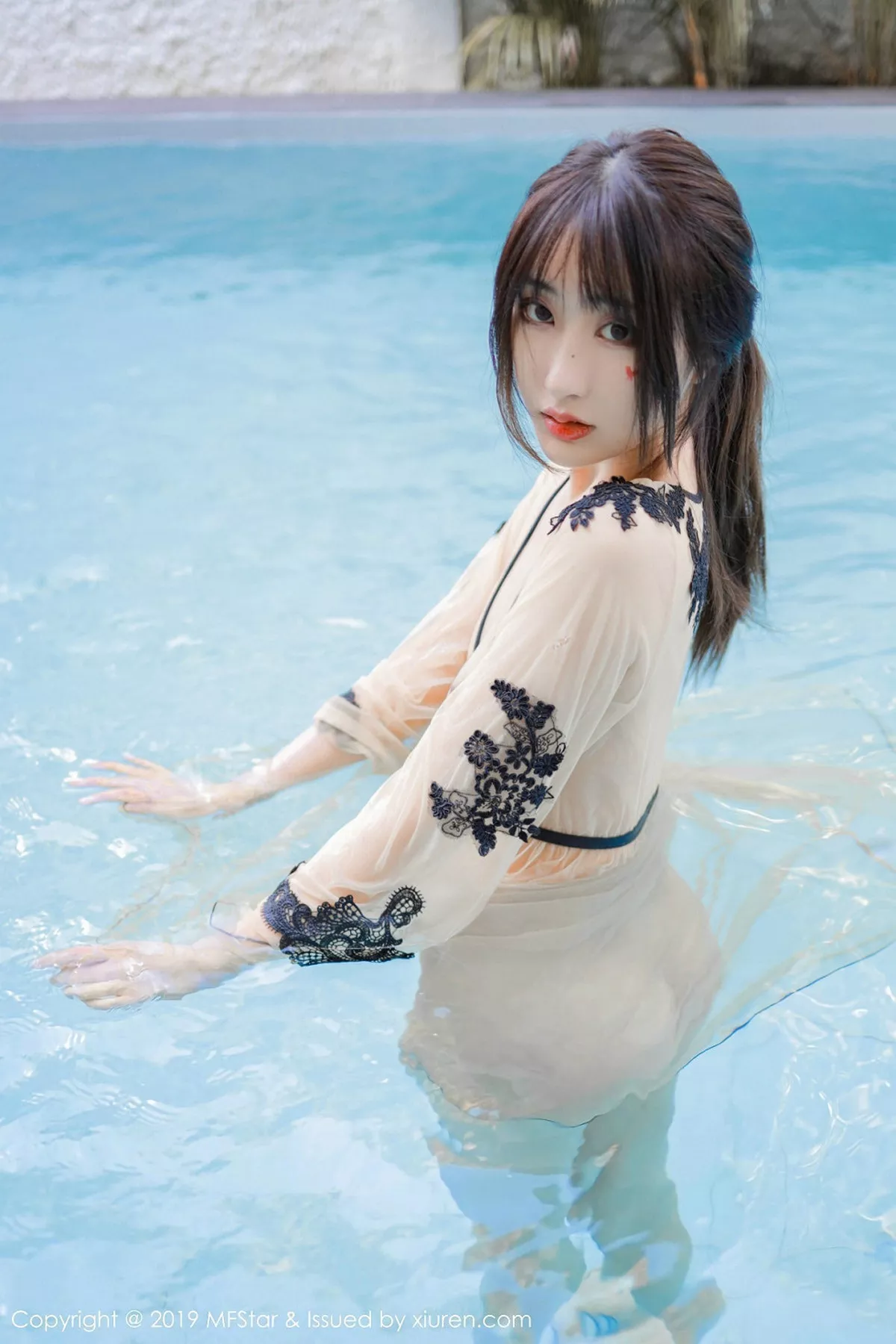 秀人集.com_[MFStar模范学院]Vol.230_嫩模Betty林子欣泰国清迈旅拍泳池出浴美人湿身诱惑写真62P