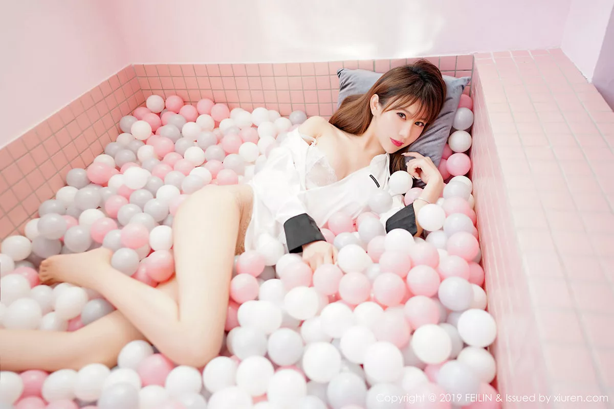 秀人集.com_[FeiLin嗲囡囡]Vol.214_嫩模程梓私房浴室里性感白衬衣秀白色内衣甜美迷人写真40P