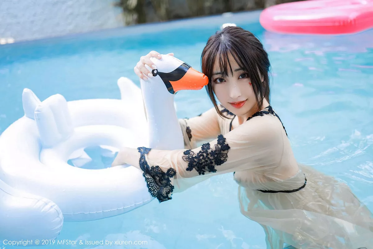 秀人集.com_[MFStar模范学院]Vol.230_嫩模Betty林子欣泰国清迈旅拍泳池出浴美人湿身诱惑写真62P