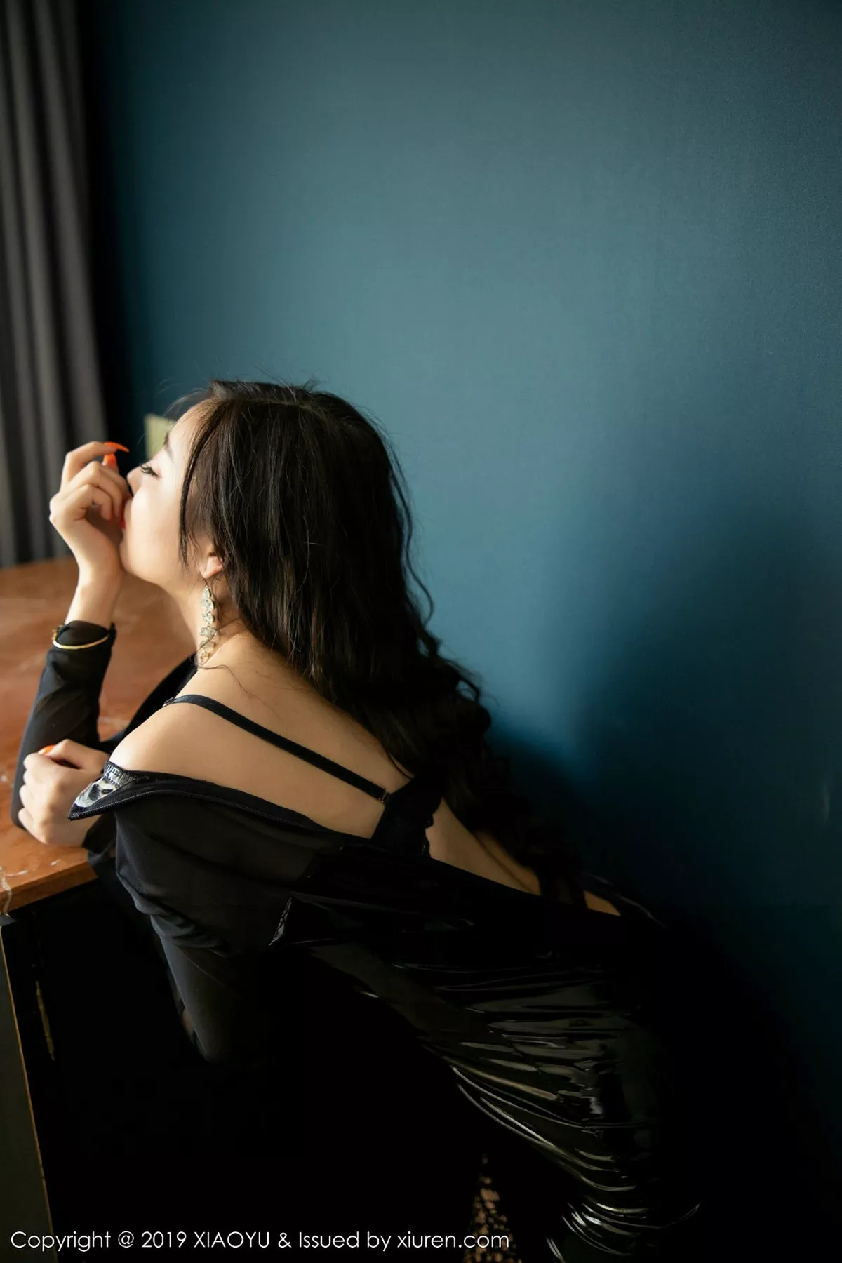 秀人集.com_[XiaoYu画语界]Vol.199_女神杨晨晨sugar济州岛旅拍私房魅惑黑丝秀火辣身材诱惑写真104P