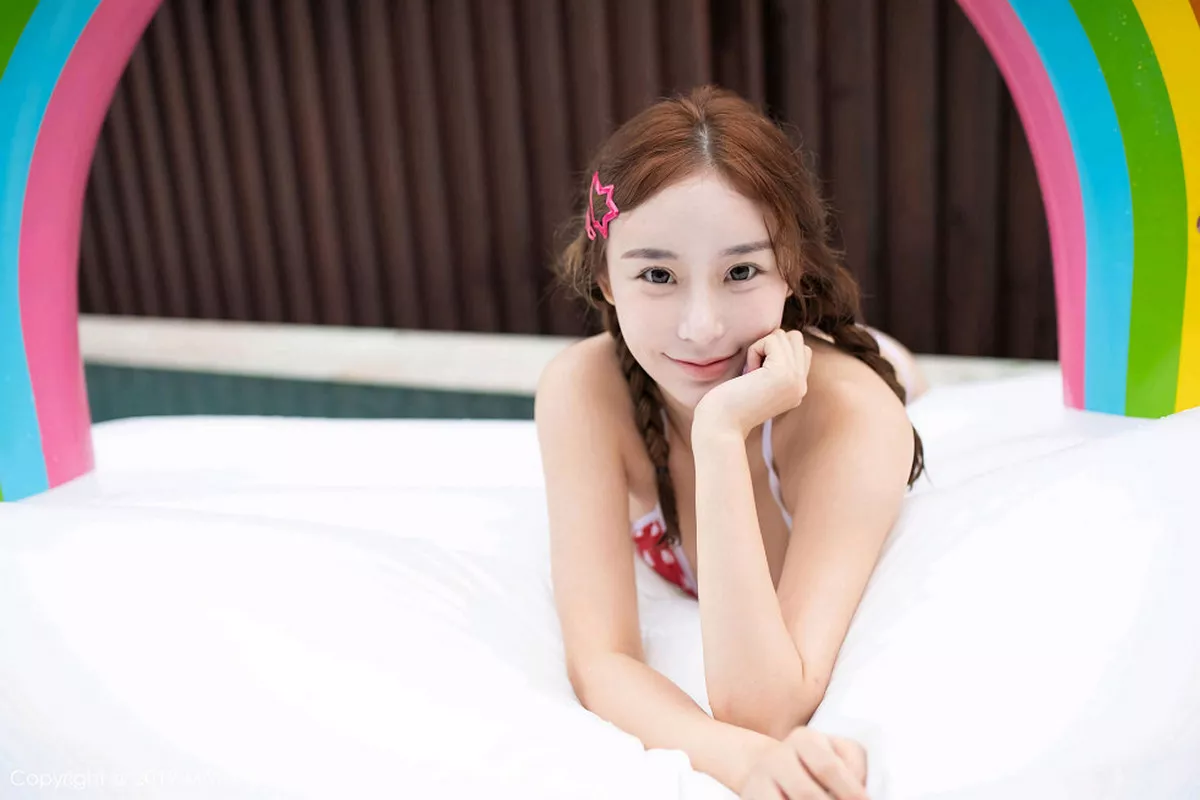 秀人集.com_[MiStar魅妍社]Vol.314_嫩模小樱Yuki清迈旅拍户外真空露豪乳叶子遮点撩人诱惑写真36P