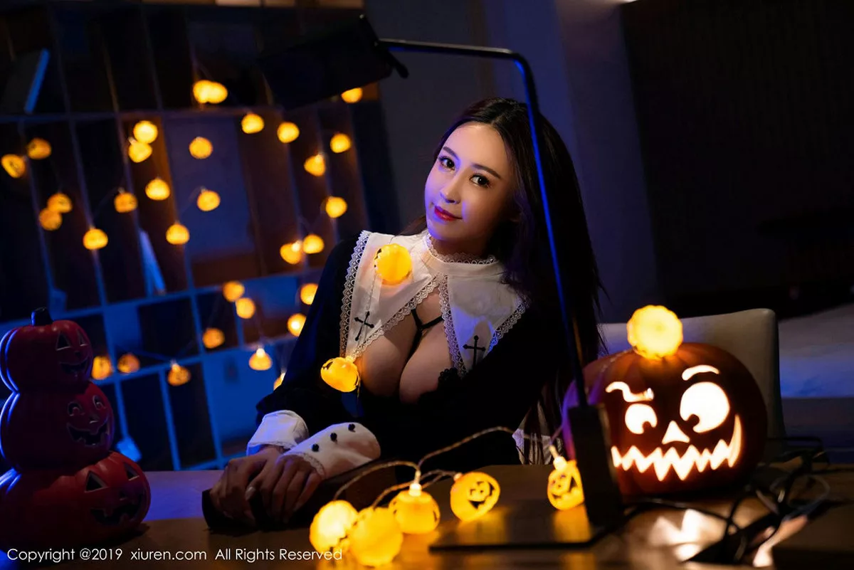 秀人集.com_[XiuRen秀人网]No.1802_嫩模周井空私房霓虹灯下性感内衣秀火辣身材撩人诱惑写真42P