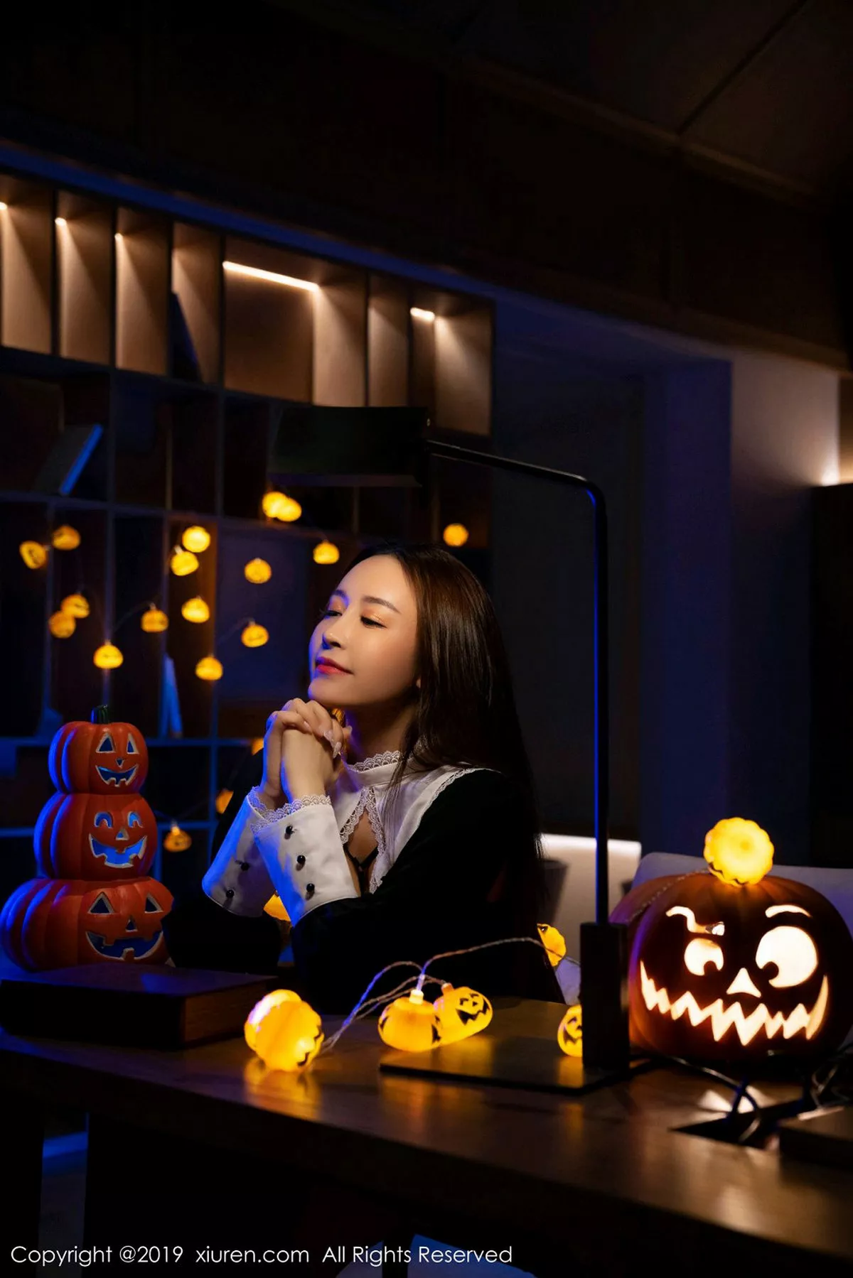 秀人集.com_[XiuRen秀人网]No.1802_嫩模周井空私房霓虹灯下性感内衣秀火辣身材撩人诱惑写真42P