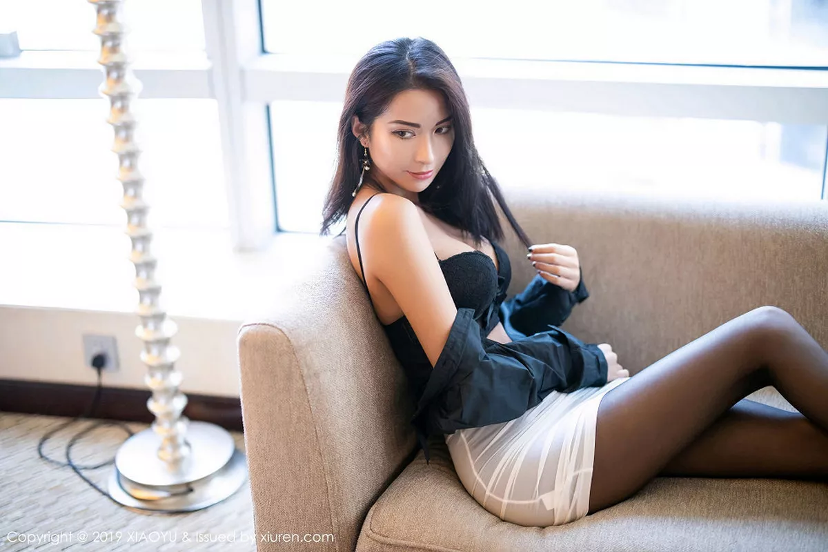 秀人集.com_[XiaoYu画语界]Vol.202_气质女神Carry私房黑色内衣配黑丝裤袜秀美腿性感写真87P