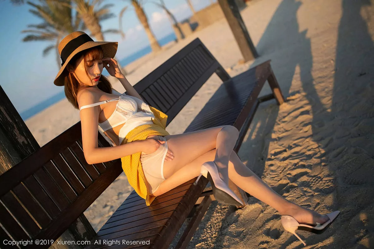 秀人集.com_[XiuRen秀人网]No.1812_嫩模陆萱萱波斯湾海滨撩裙露透视内裤秀翘臀撩人诱惑写真81P