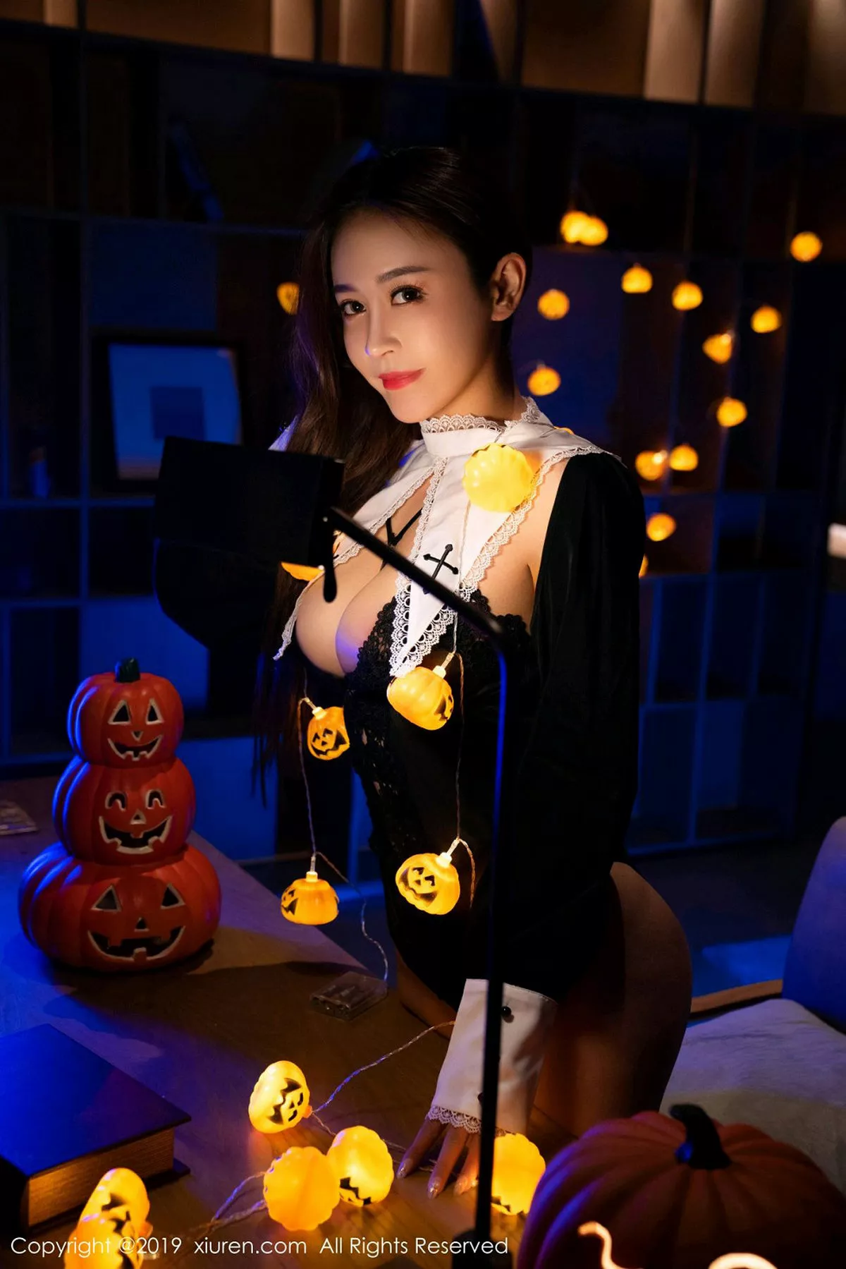 秀人集.com_[XiuRen秀人网]No.1802_嫩模周井空私房霓虹灯下性感内衣秀火辣身材撩人诱惑写真42P