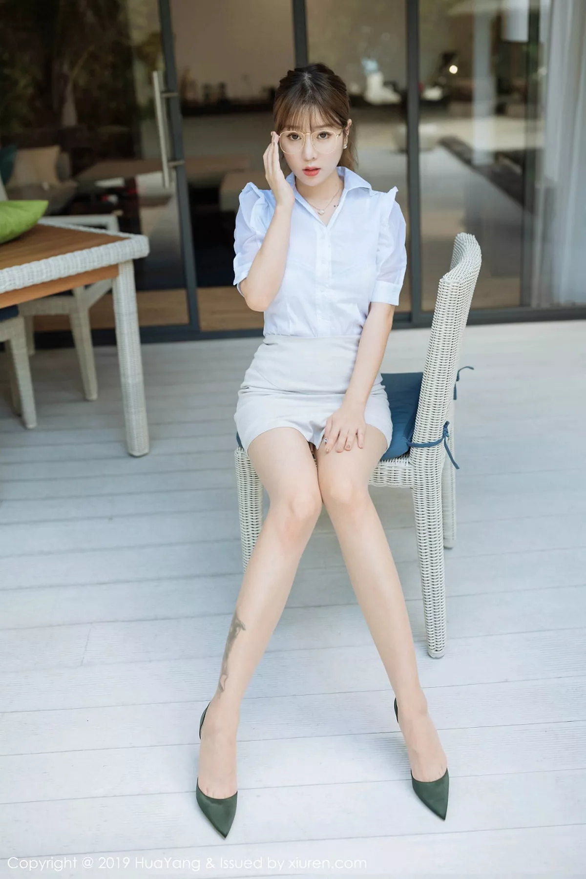 秀人集.com_[HuaYang花漾]Vol.195_女神王雨纯马尔代夫旅拍教师角色主题白衬衣配肉丝袜诱惑写真72P