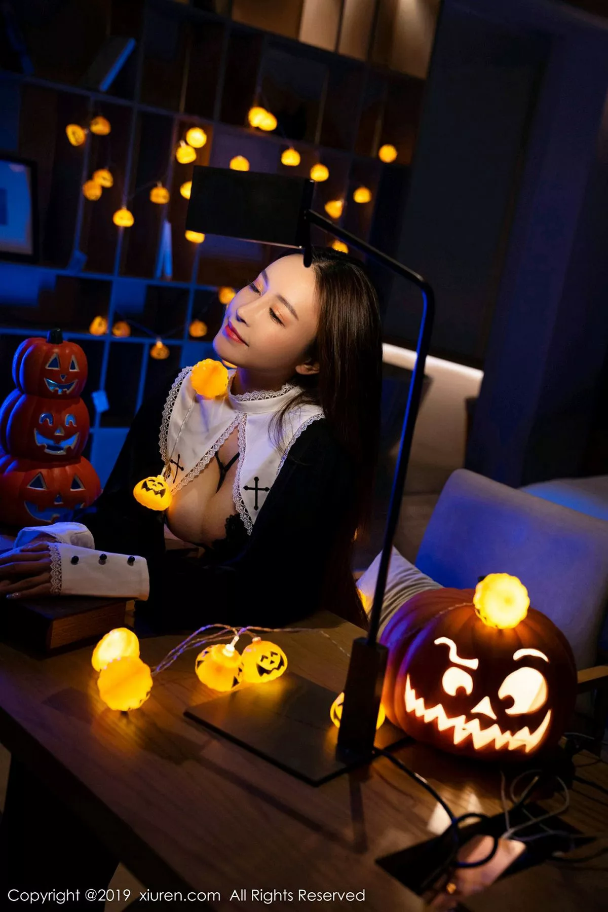 秀人集.com_[XiuRen秀人网]No.1802_嫩模周井空私房霓虹灯下性感内衣秀火辣身材撩人诱惑写真42P