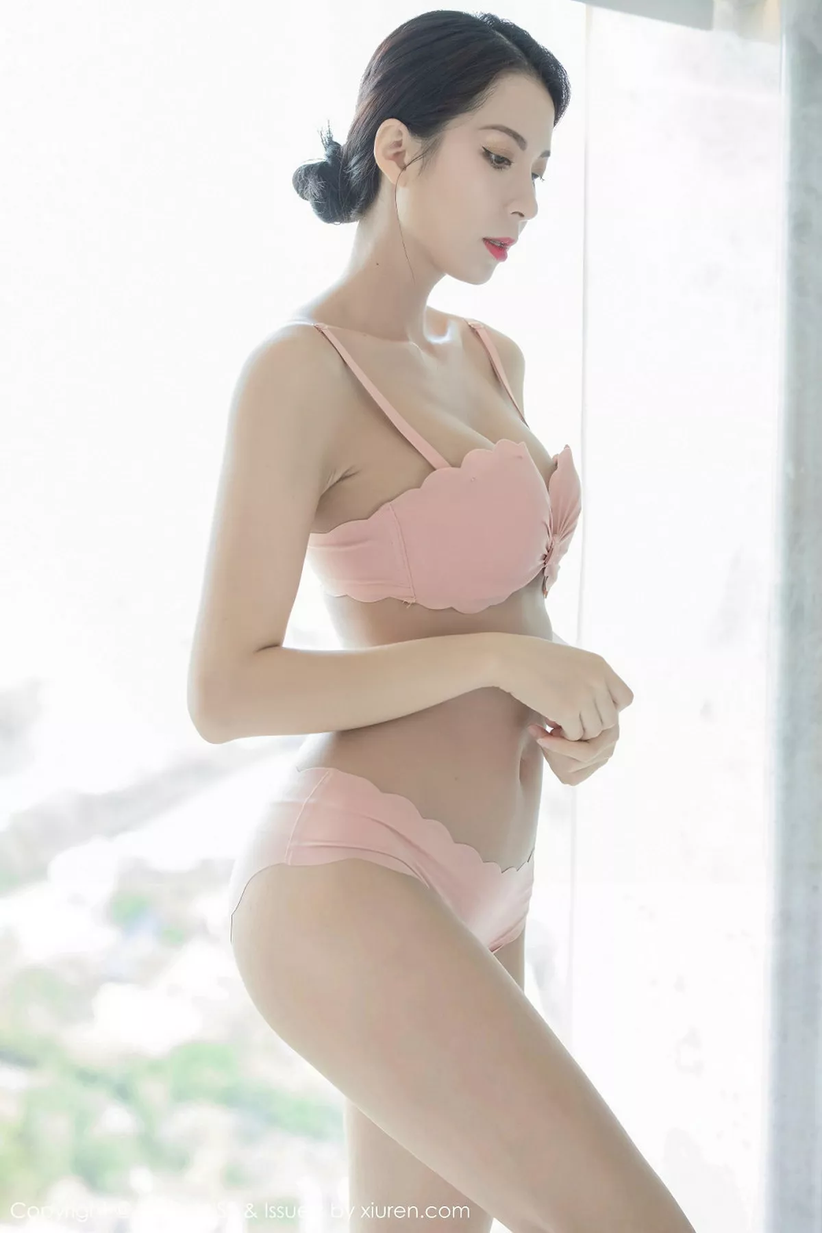 秀人集.com_[IMISS爱蜜社]Vol.416_气质女神Carry花色连身裙配朦胧肉丝露性感粉色内衣诱惑写真48P