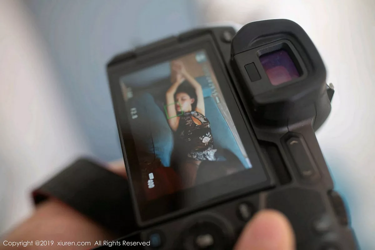 秀人集.com_[XiuRen秀人网]No.1850_嫩模陆萱萱摄影师主题红色连身裙秀无内黑丝撩人诱惑写真86P