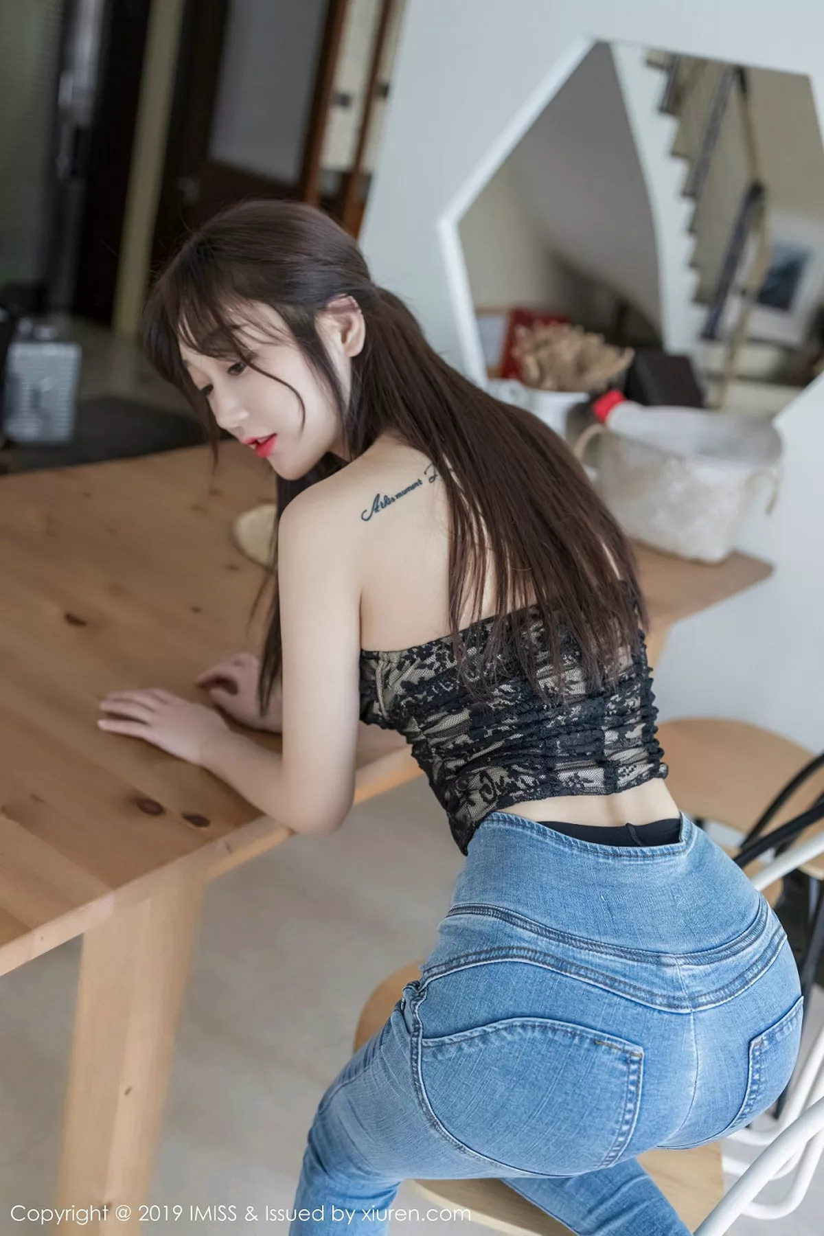 秀人集.com_[IMISS爱蜜社]Vol.417_嫩模妹子小九月私房脱牛仔裤秀无内黑丝裤袜极致诱惑写真48P