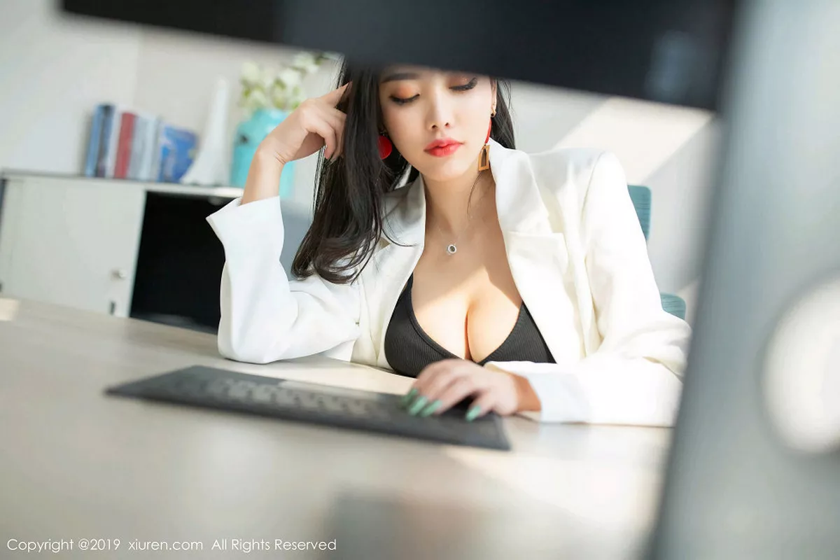 秀人集.com_[XiuRen秀人网]No.1853_女神杨晨晨sugar私房女上司主题半脱内衣露豪乳惹火诱惑写真77P