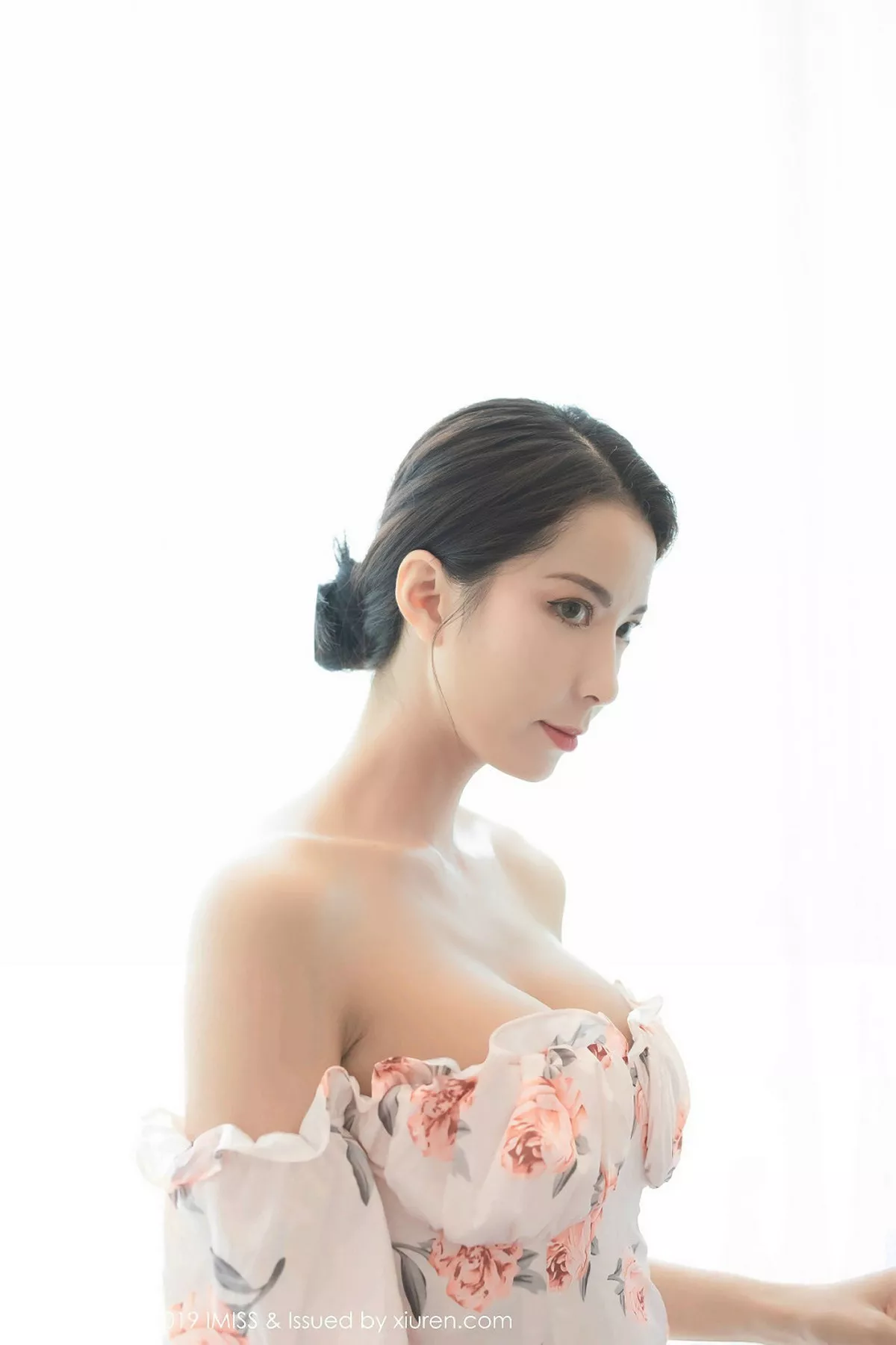 秀人集.com_[IMISS爱蜜社]Vol.416_气质女神Carry花色连身裙配朦胧肉丝露性感粉色内衣诱惑写真48P