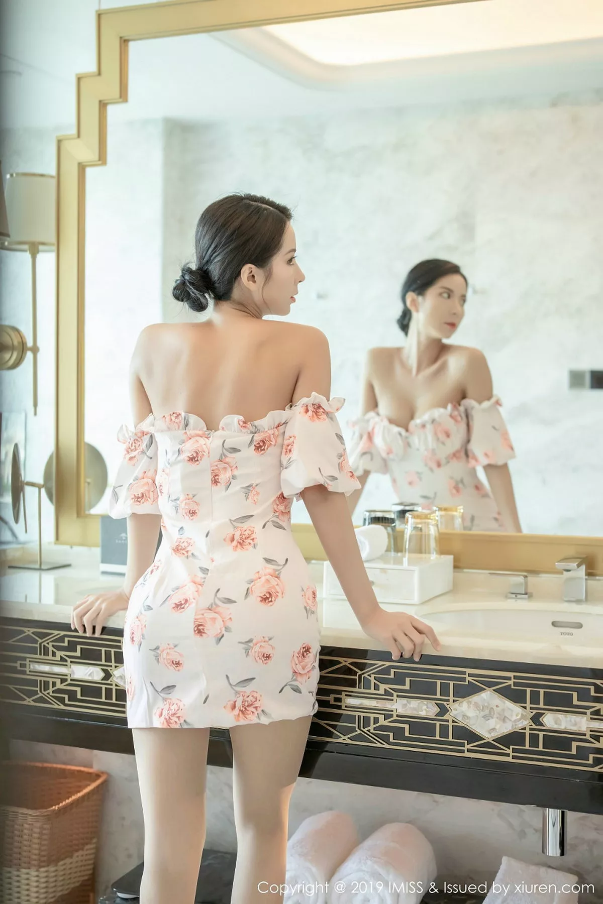 秀人集.com_[IMISS爱蜜社]Vol.416_气质女神Carry花色连身裙配朦胧肉丝露性感粉色内衣诱惑写真48P