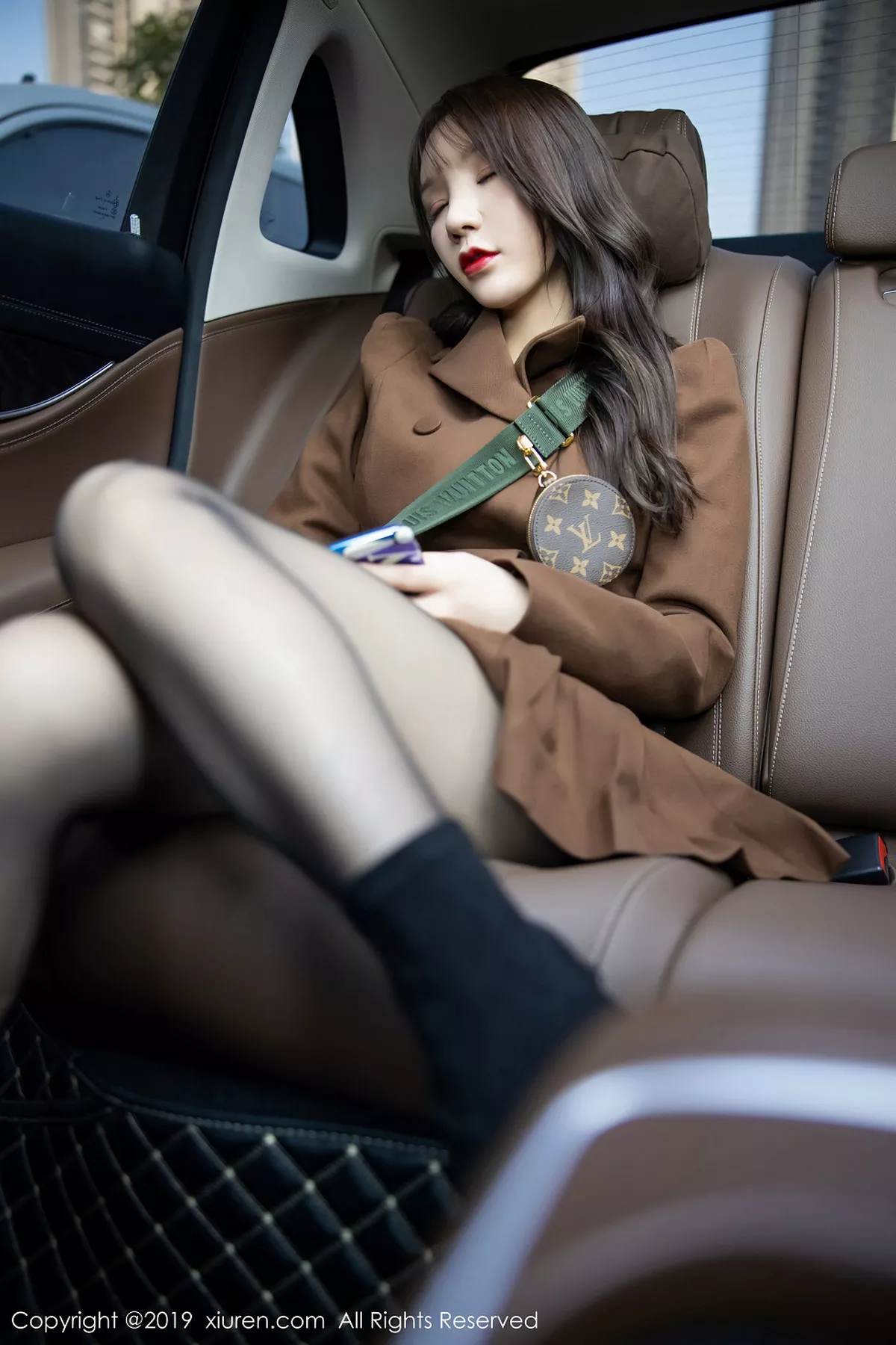 秀人集.com_[XiuRen秀人网]No.1869_女神周于希Sandy性感车拍系列蕾丝内衣秀白嫩肌肤诱惑写真82P