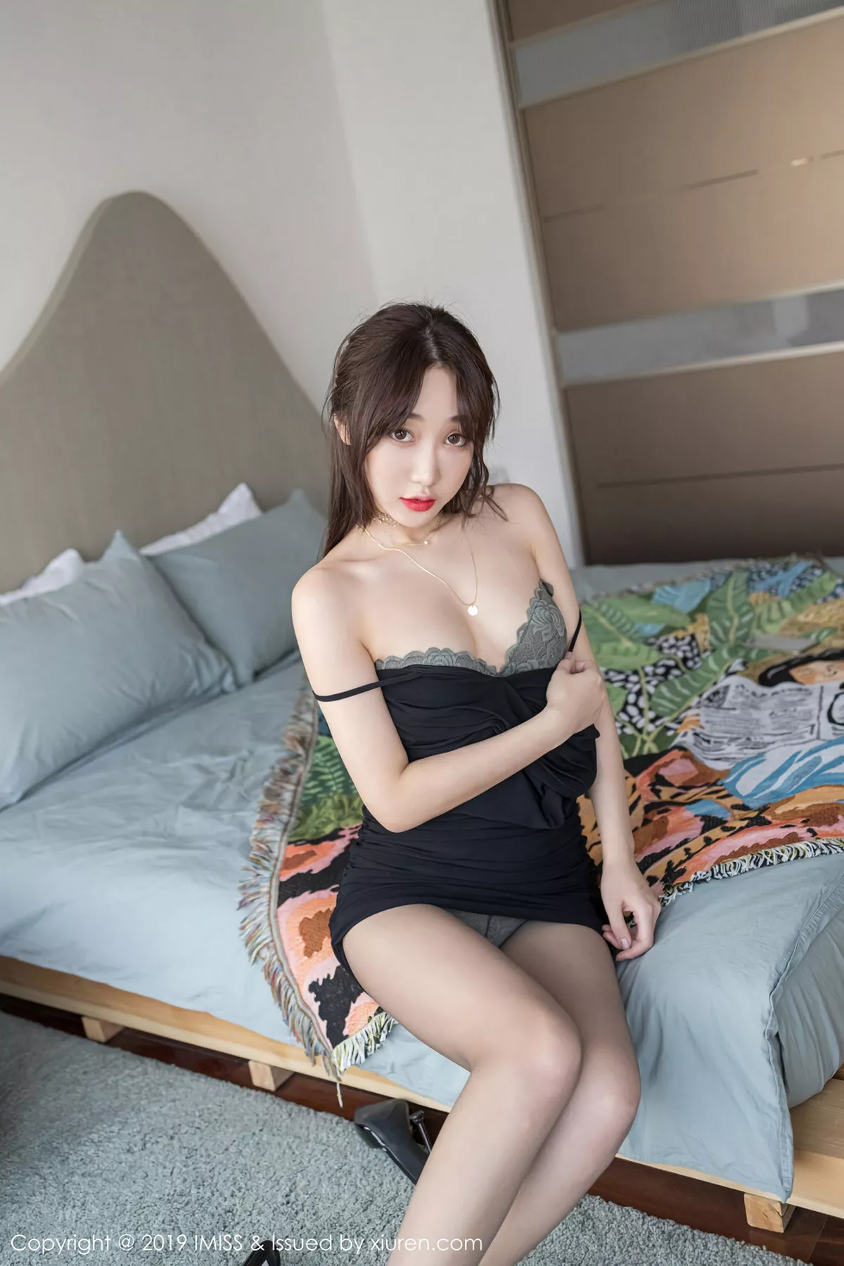 秀人集.com_[IMISS爱蜜社]Vol.420_嫩模小九月私房黑色吊裙半脱露性感蕾丝内衣惹火诱惑写真41P