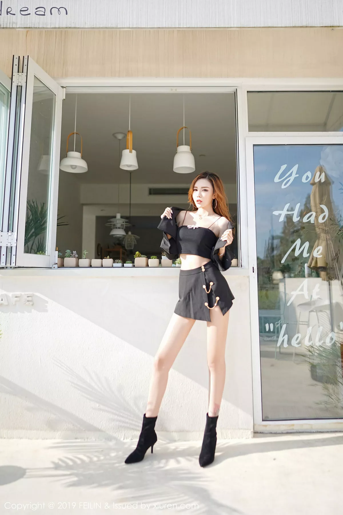 秀人集.com_[FeiLin嗲囡囡]Vol.220_嫩模梦小楠小夜猫户外泳池性感比基尼秀S型身材诱惑写真42P