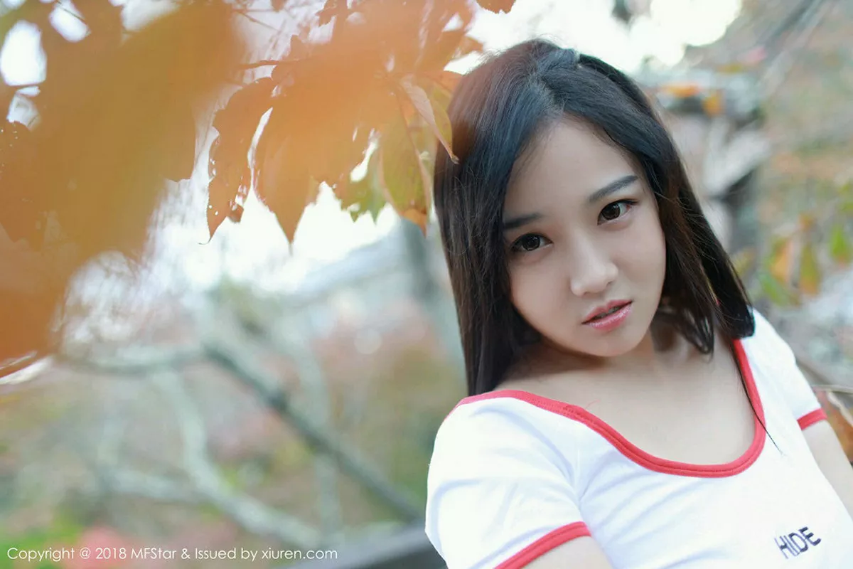 秀人集.com_[MFStar模范学院]Vol.164_女神徐微微mia户外牛仔热裤半脱真空露翘臀屁沟诱惑写真44P