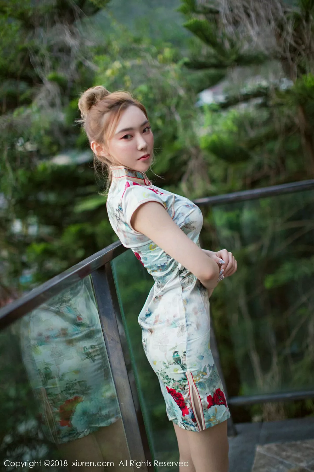 秀人集.com_[XiuRen秀人网]No.1237_嫩模萌汉药baby半脱旗袍秀超薄无内肉丝裤袜翘臀诱惑写真60P