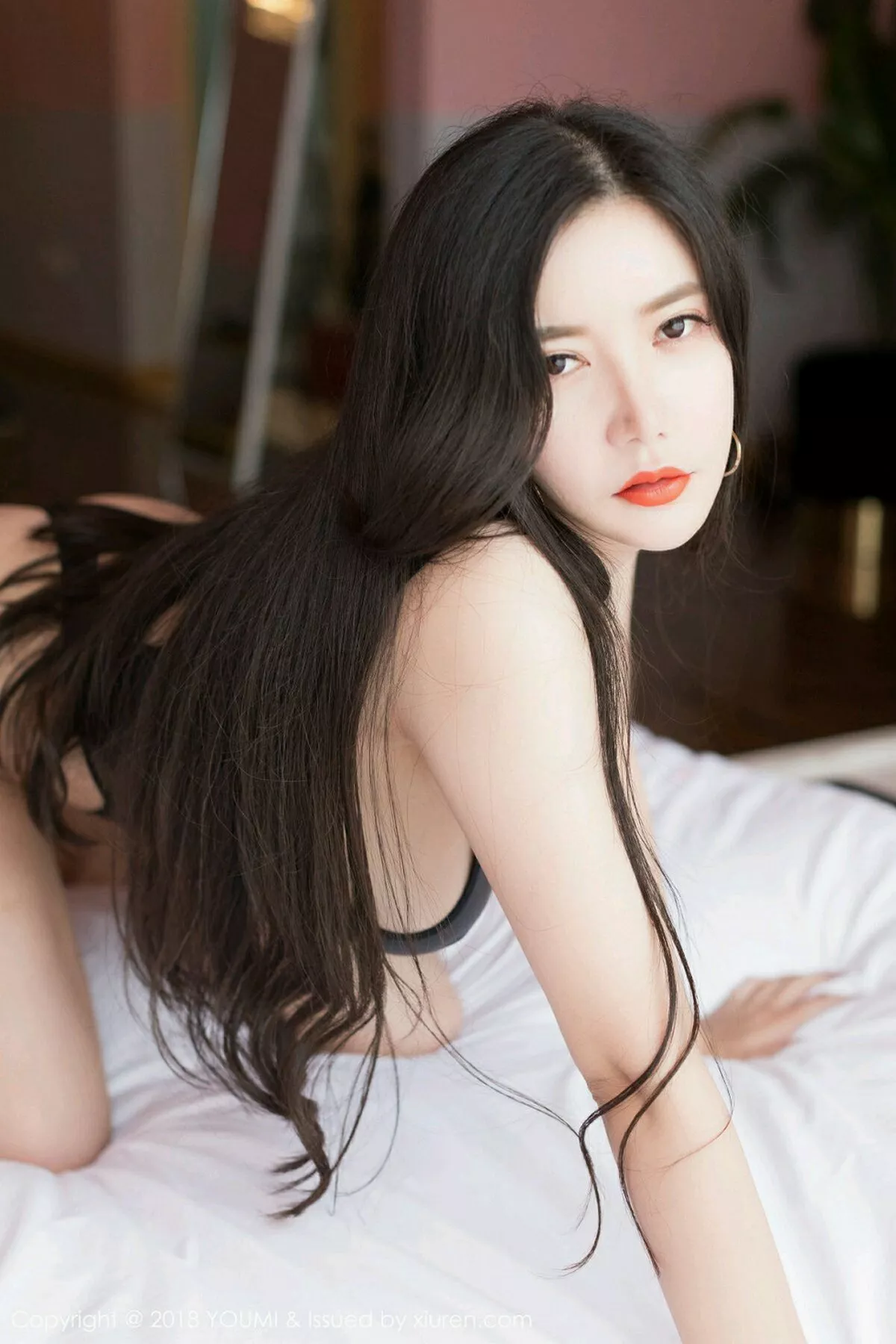 秀人集.com_[YouMi尤蜜荟]Vol.231_女神心妍小公主半脱内衣露完美曲线豪乳翘臀极致诱惑写真46P