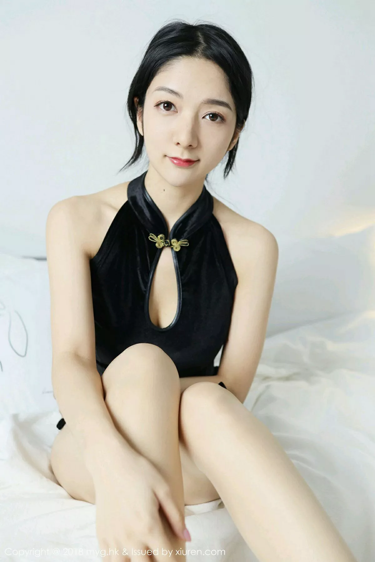 秀人集.com_[MyGirl美媛馆]Vol.326_女神Angela喜欢猫古典韵味旗袍配超薄肉丝裤袜性感写真40P