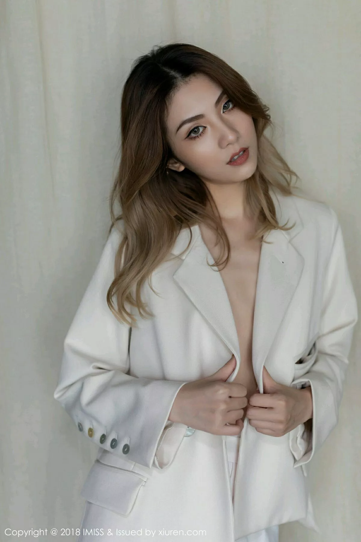 秀人集.com_[IMISS爱蜜社]Vol.304_嫩模Arlie私房紫色蕾丝内衣秀完美身材迷人美胸撩人诱惑写真45P