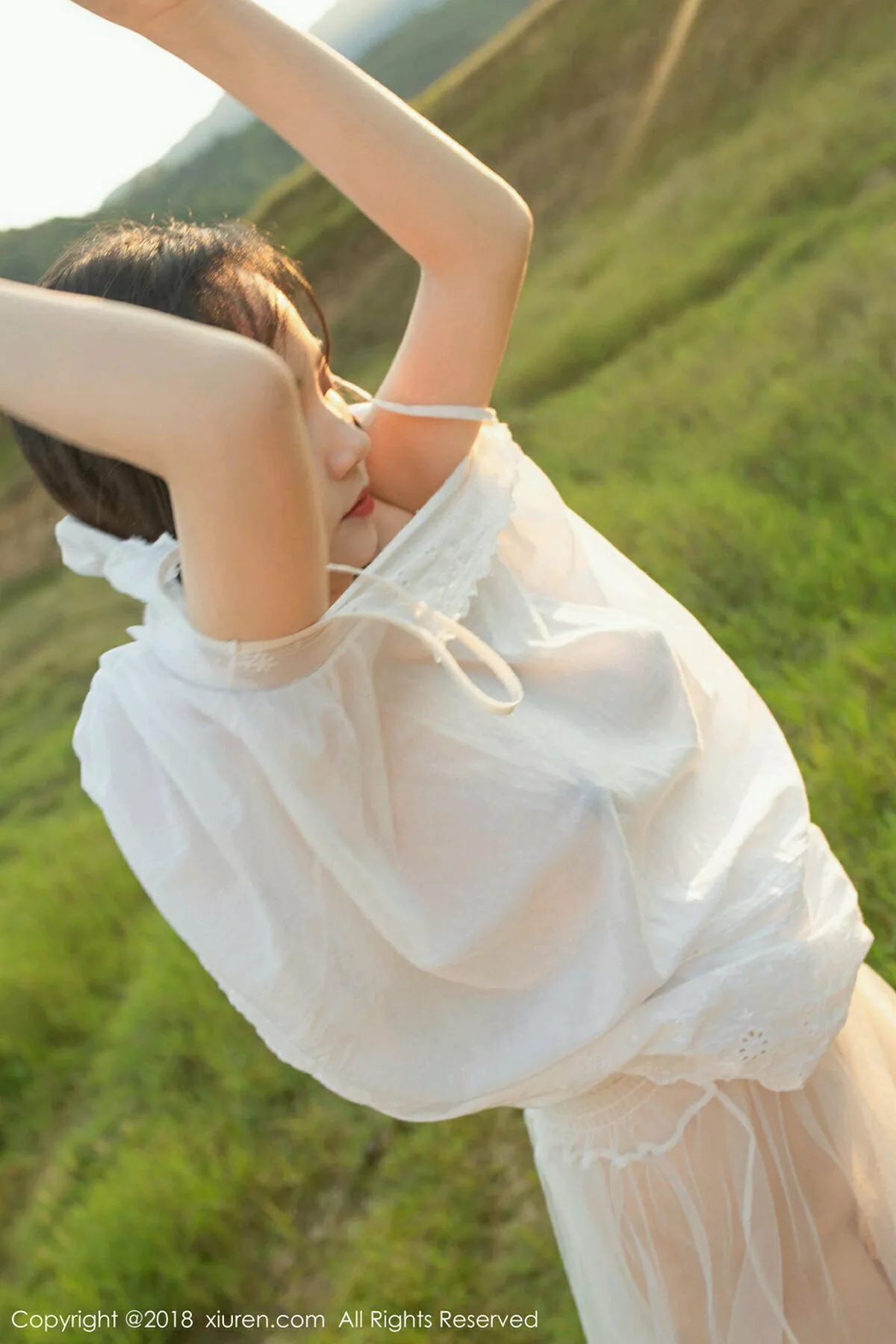 秀人集.com_[XiuRen秀人网]No.1238_女神徐微微mia户外白色薄纱半脱露豪乳翘臀极致诱惑写真40P