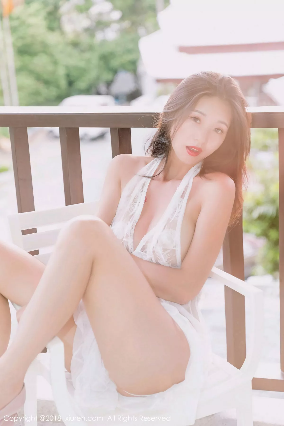 秀人集.com_[XiuRen秀人网]No.1242_嫩模宋-KiKi私房白色蕾丝薄纱+孔雀蓝肚兜火辣诱惑写真39P