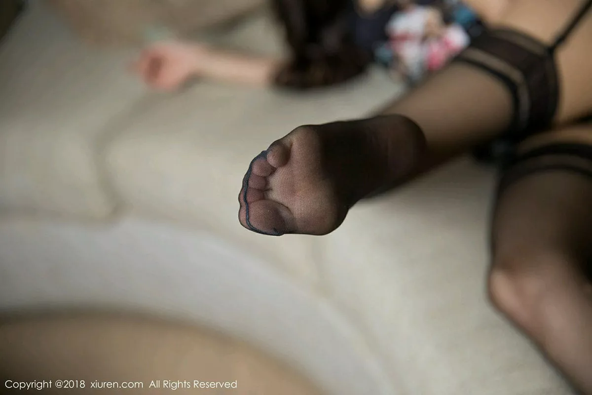 秀人集.com_[XiuRen秀人网]No.1233_女神杨晨晨sugar古典旗袍配吊带黑丝秀完美身材性感写真67P