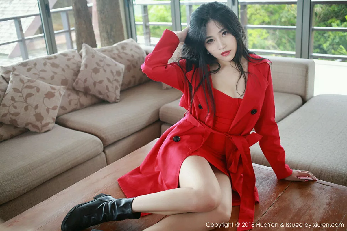 秀人集.com_[HuaYan花の颜]Vol.056_嫩模许诺Sabrina苏梅岛旅拍性感红色风衣秀白嫩美腿写真34P