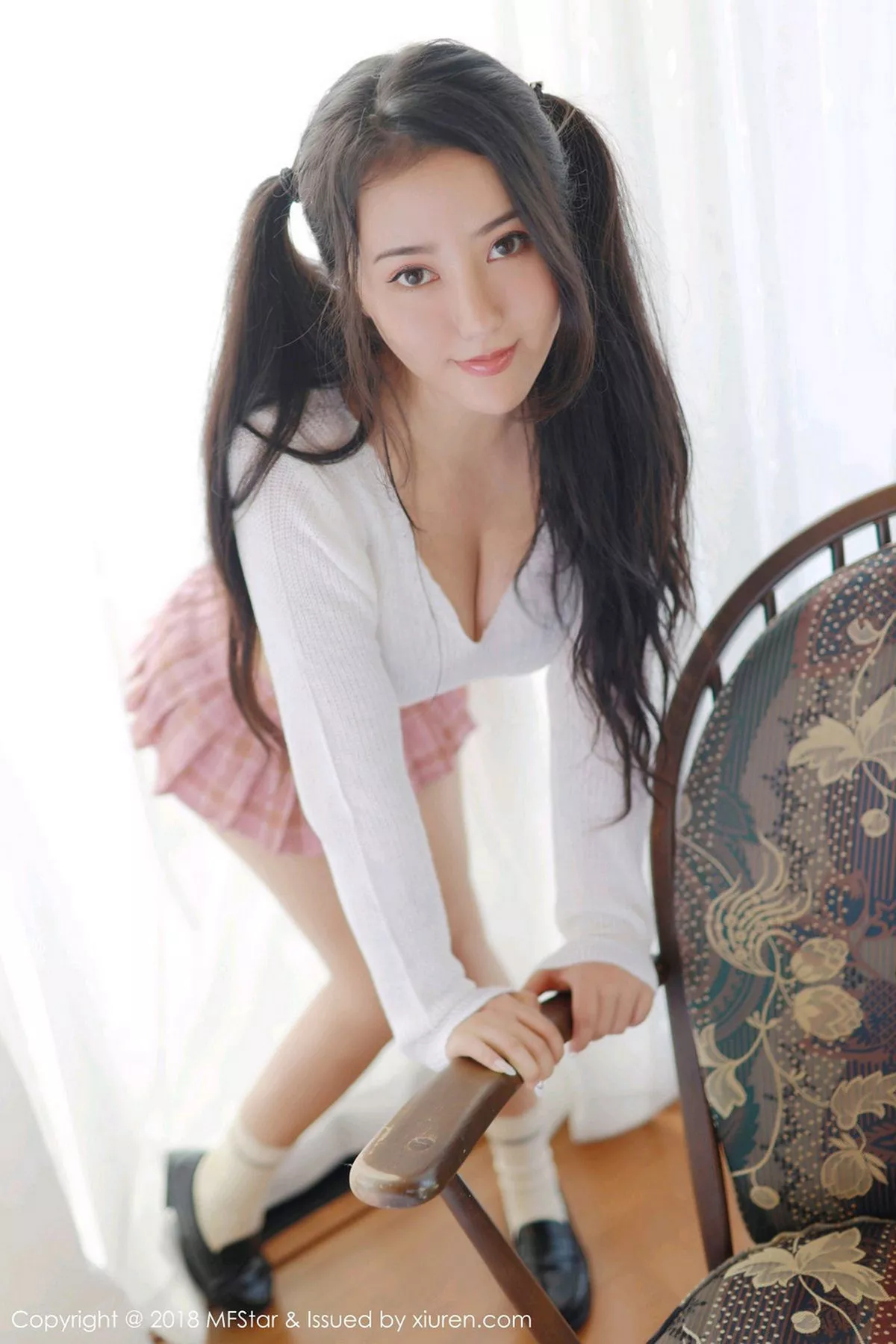 秀人集.com_[MFStar模范学院]Vol.168_女神Manuela玛鲁娜日本旅拍私房粉色短裙秀翘臀极致诱惑写真51P