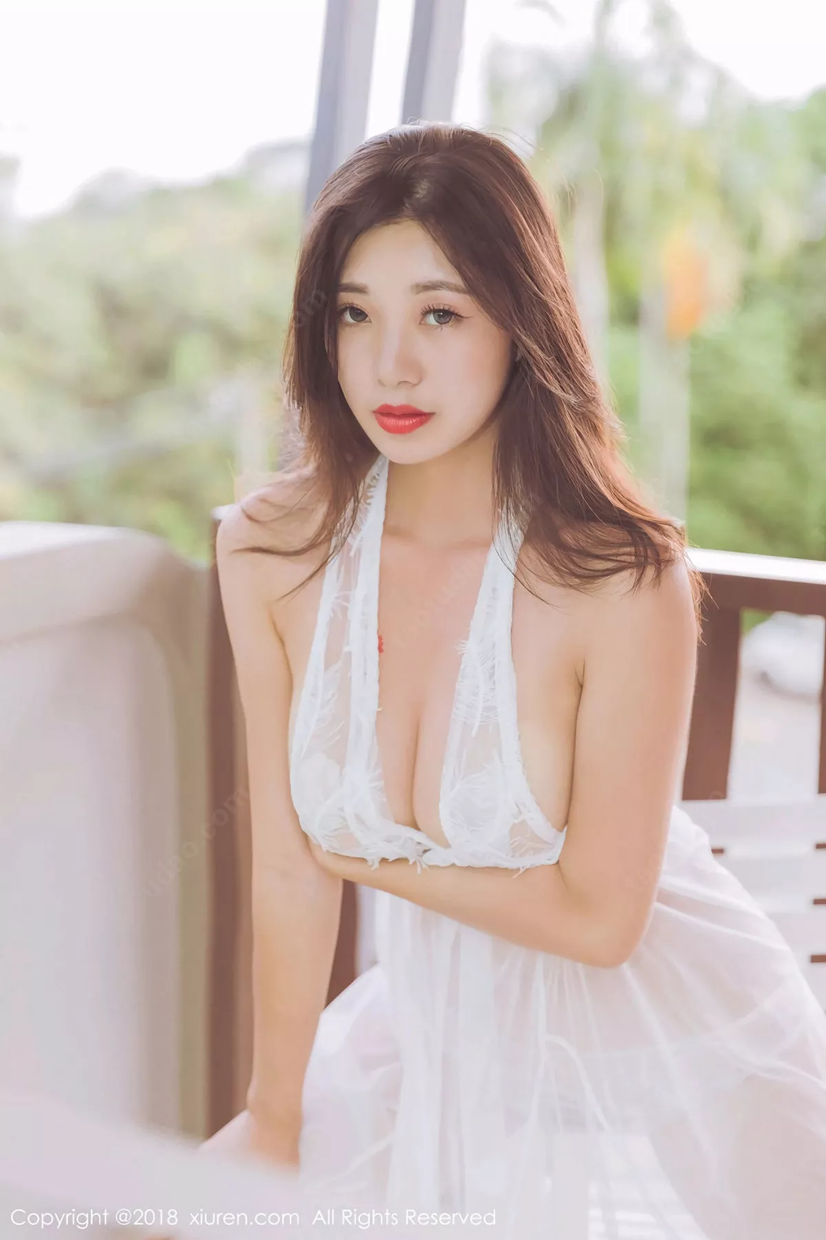 秀人集.com_[XiuRen秀人网]No.1242_嫩模宋-KiKi私房白色蕾丝薄纱+孔雀蓝肚兜火辣诱惑写真39P