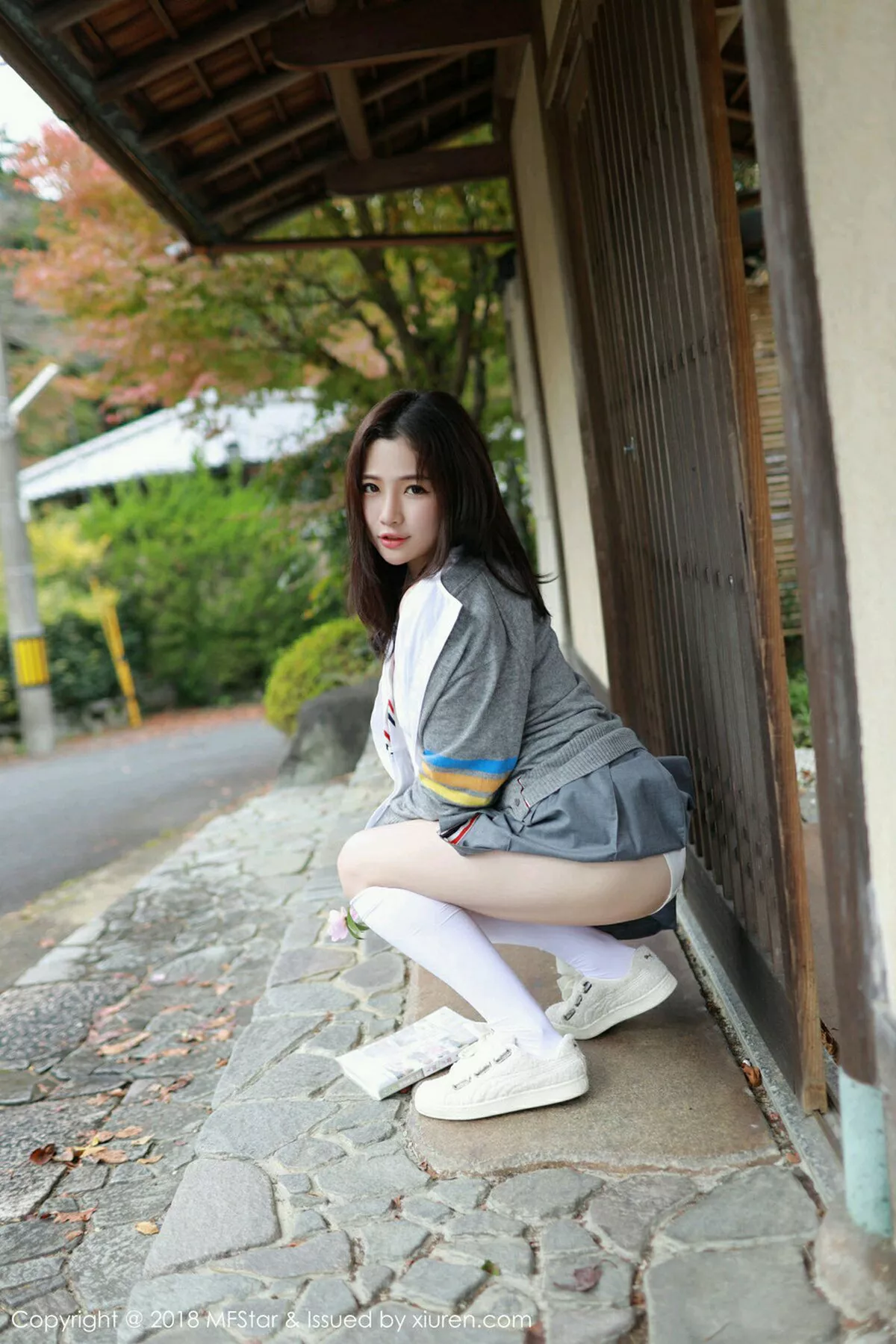 秀人集.com_[MFStar模范学院]Vol.162_女神徐cake日本旅拍性感衬衣配短裙半露白嫩美乳诱惑写真40P