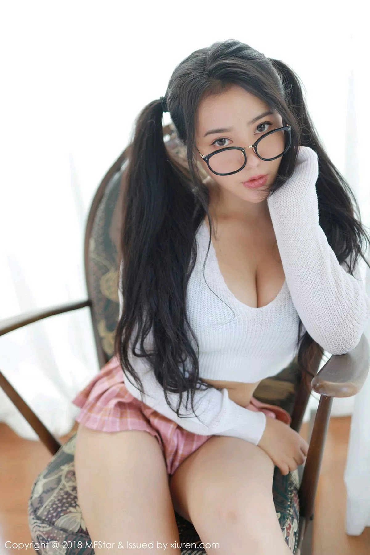 秀人集.com_[MFStar模范学院]Vol.168_女神Manuela玛鲁娜日本旅拍私房粉色短裙秀翘臀极致诱惑写真51P