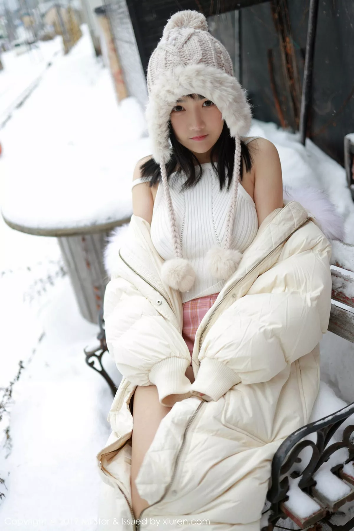 秀人集.com_[MFStar模范学院]Vol.246_嫩模徐微微mia北海道旅拍室外冰天雪地街头主题性感写真61P