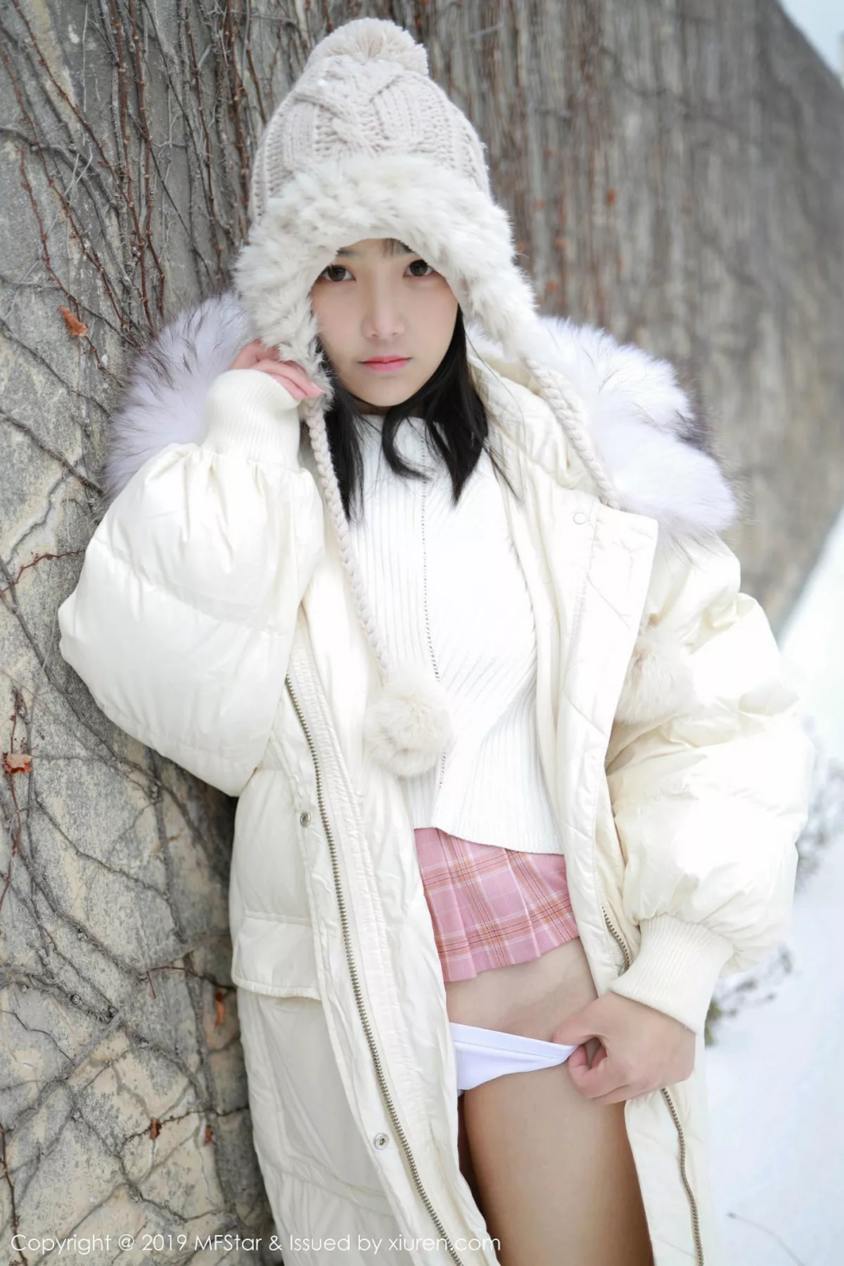 秀人集.com_[MFStar模范学院]Vol.246_嫩模徐微微mia北海道旅拍室外冰天雪地街头主题性感写真61P