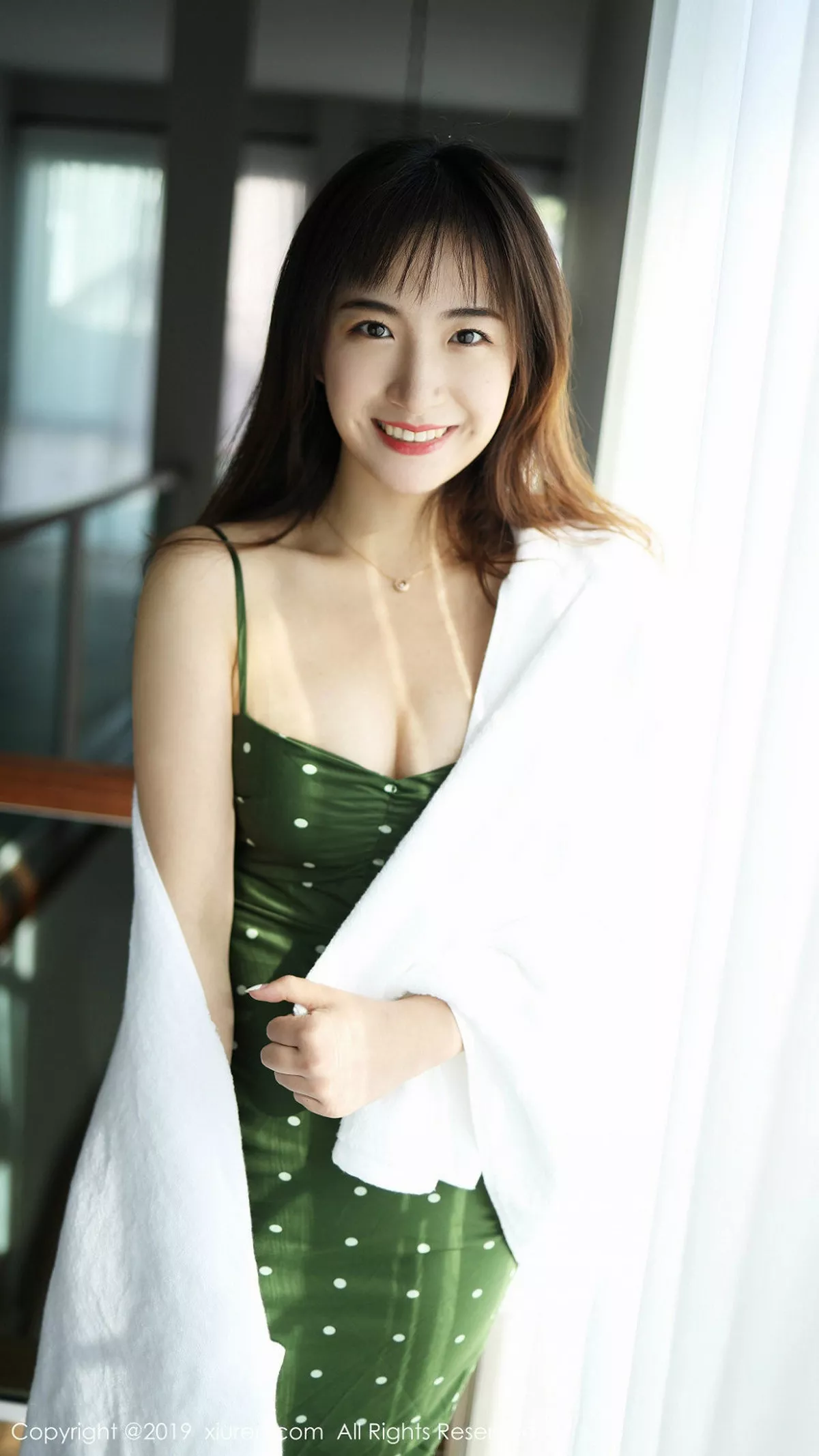 秀人集.com_[XiuRen秀人网]No.1892_嫩模艺儿拿铁泰国旅拍室外小清新主题蕾丝短裙迷人诱惑写真55P