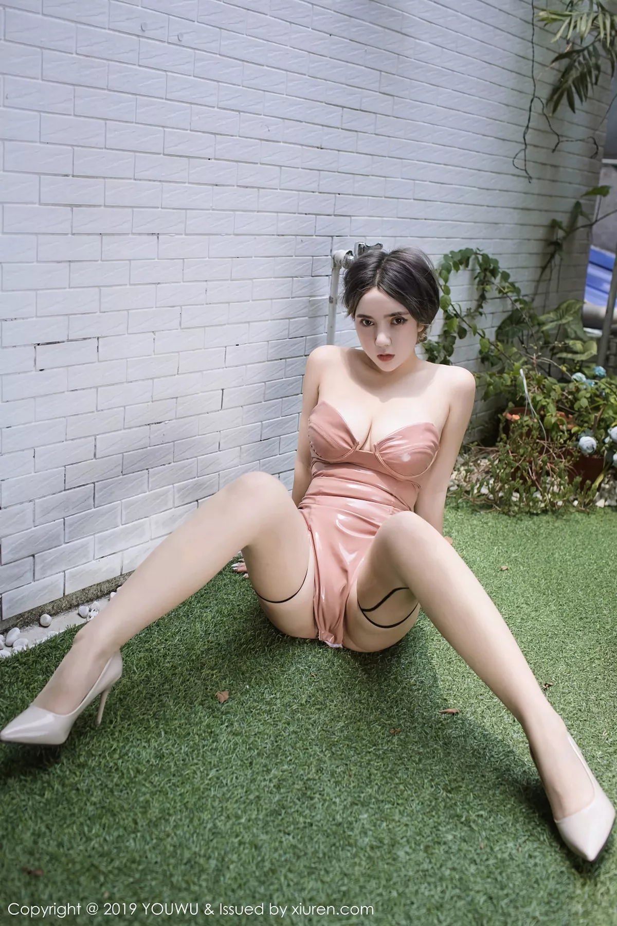 秀人集.com_[YouWu尤物馆]Vol.168_嫩模温心怡私房性感情趣内衣半脱露豪乳血滴子遮点诱惑写真40P